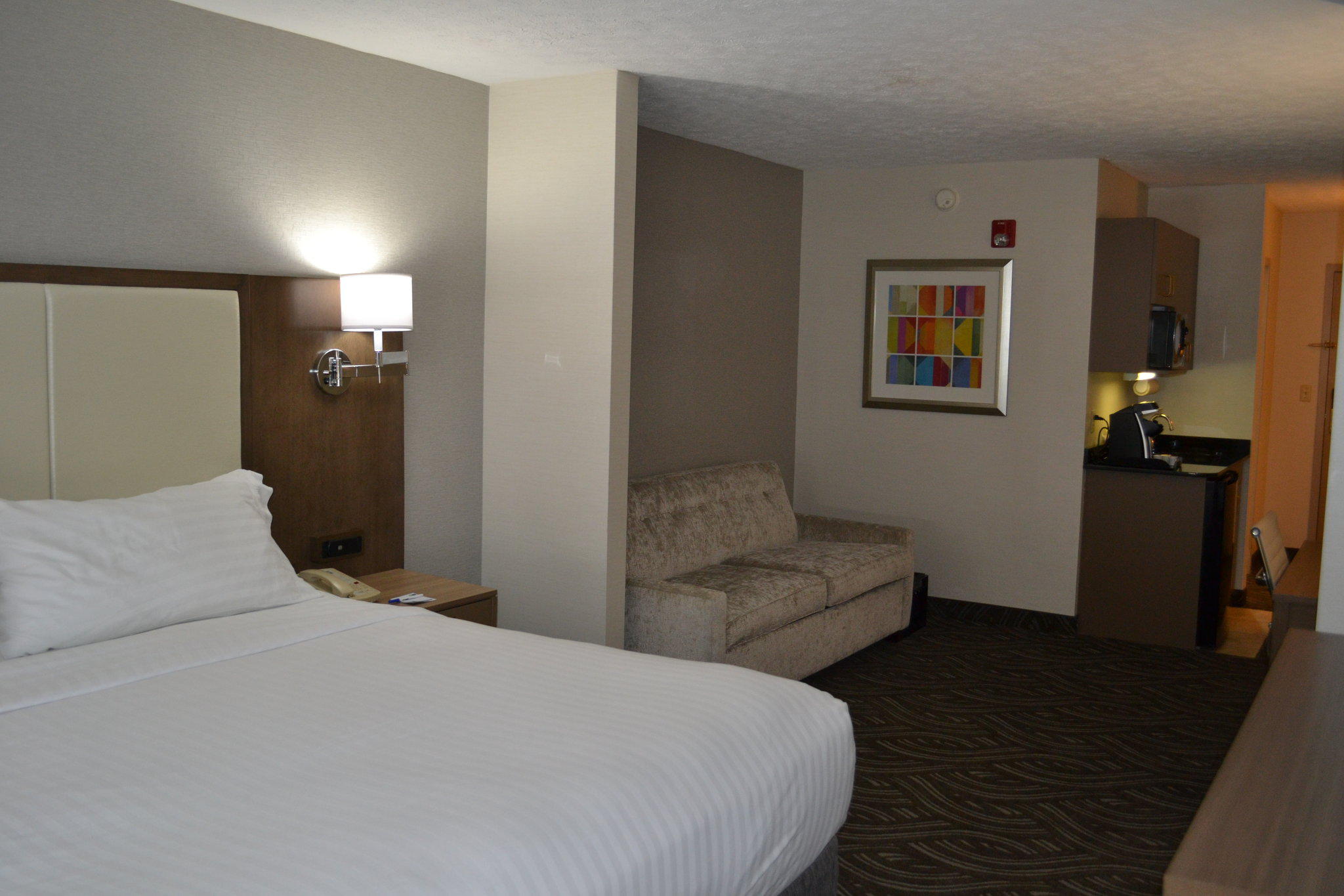 Holiday Inn Express & Suites Kent State University Photo