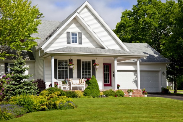 Images Jennifer Dennis, TN REALTORĀ® with Q Realty