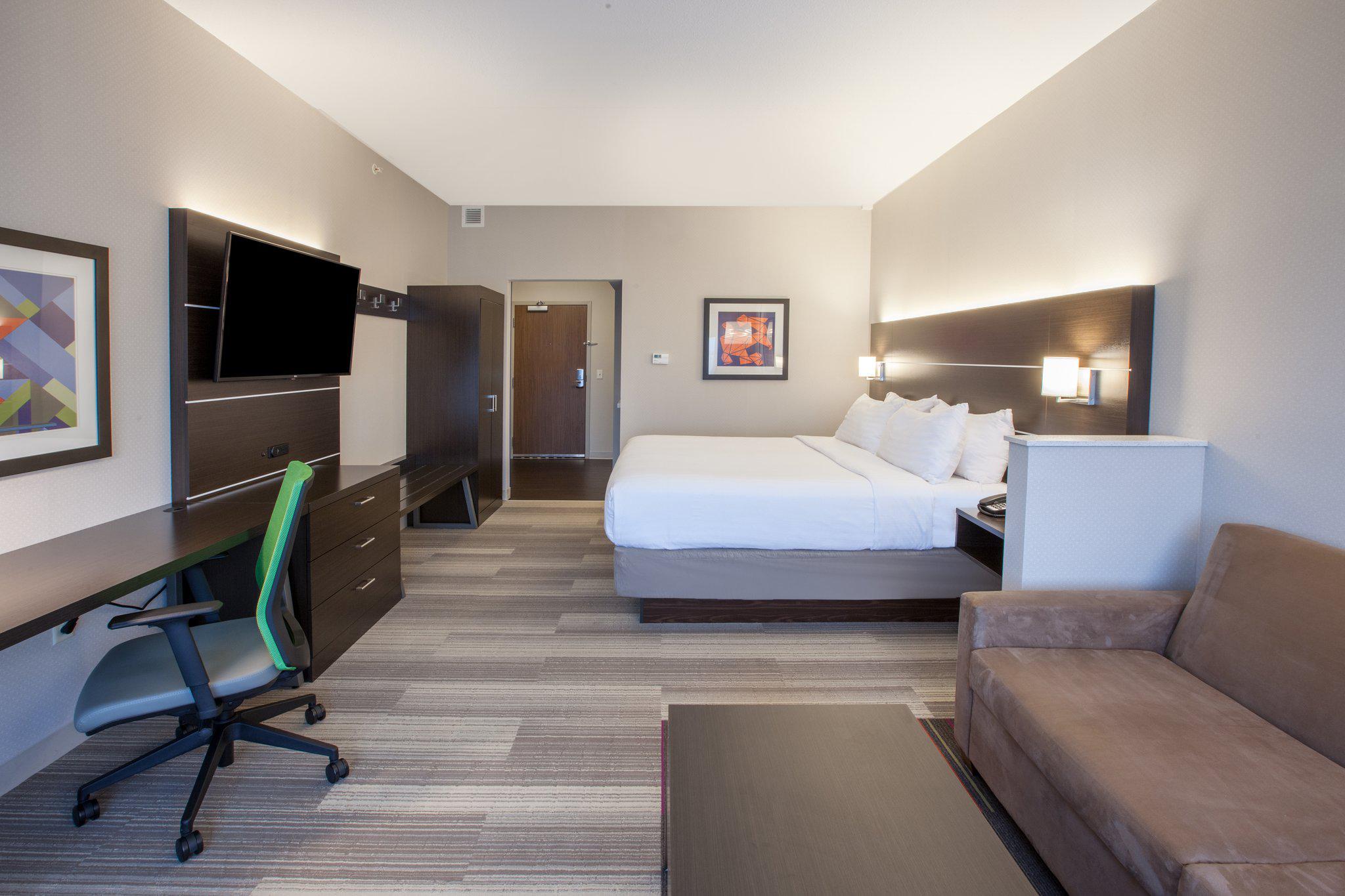 Holiday Inn Express & Suites Indianapolis NE - Noblesville Photo