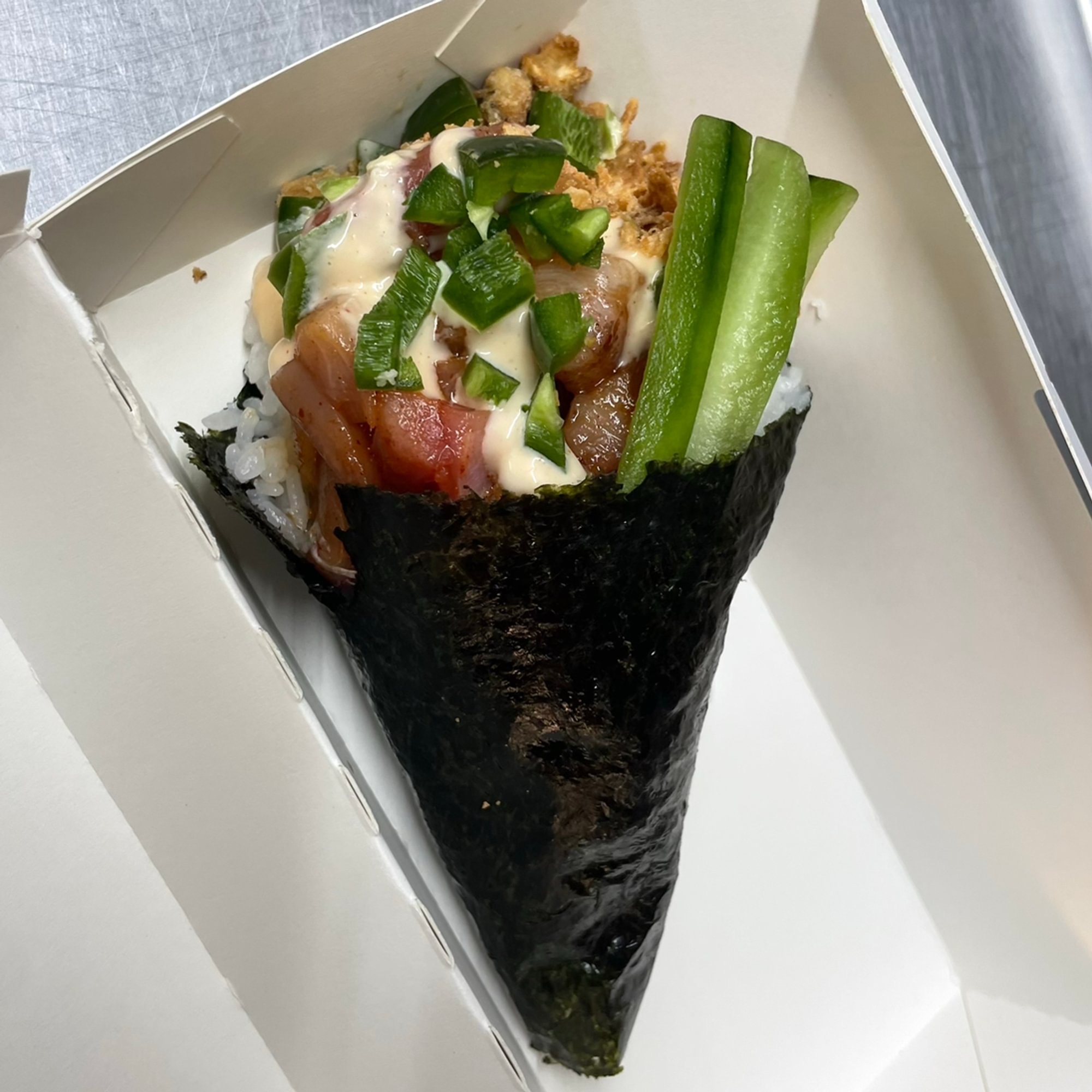 Hamachi Temaki