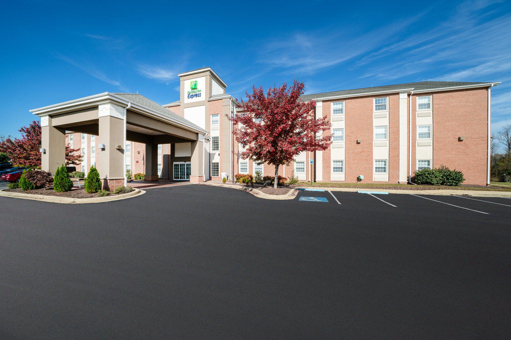 Holiday Inn Express Prince Frederick Photo