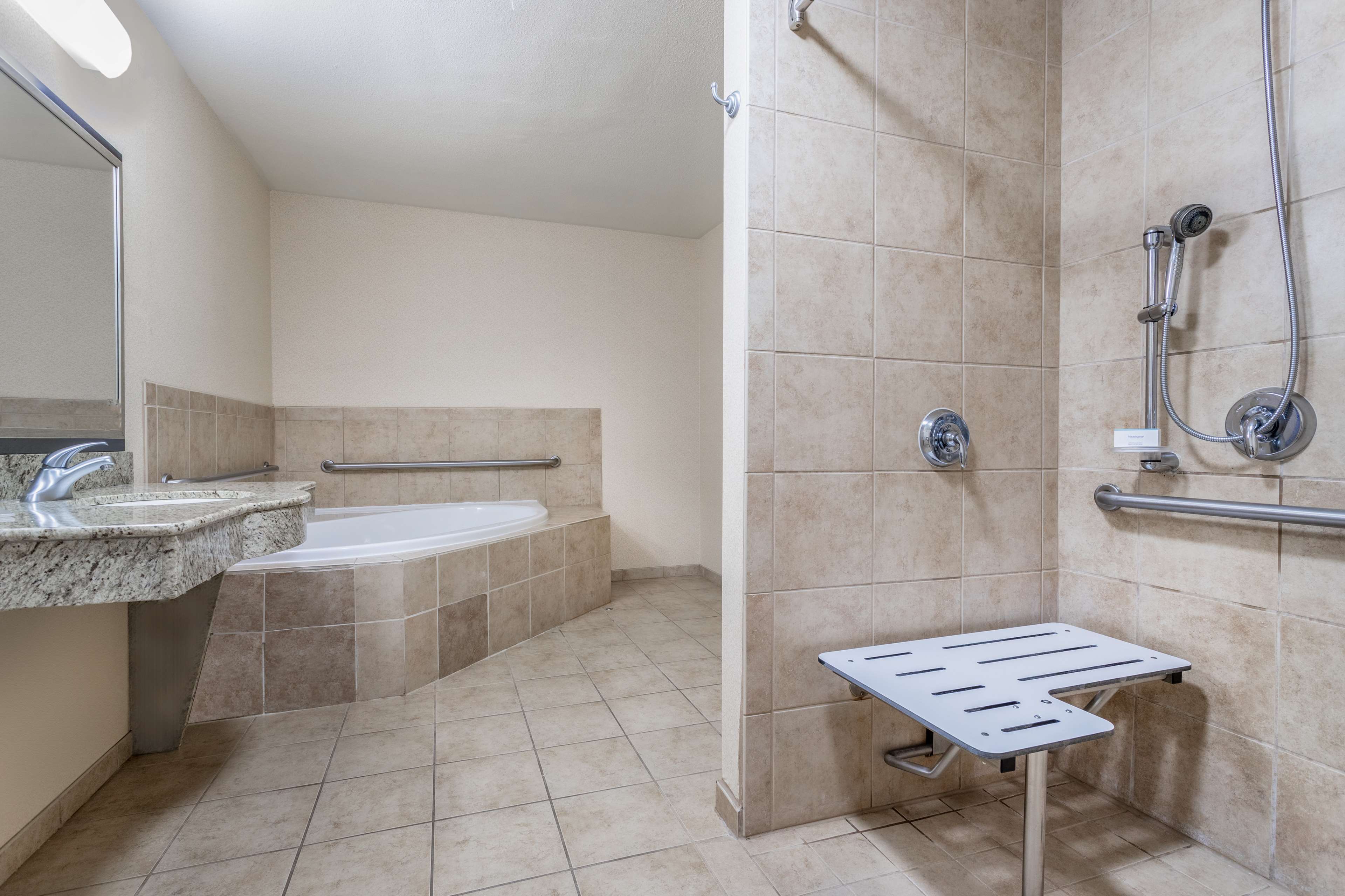 Guest room bath