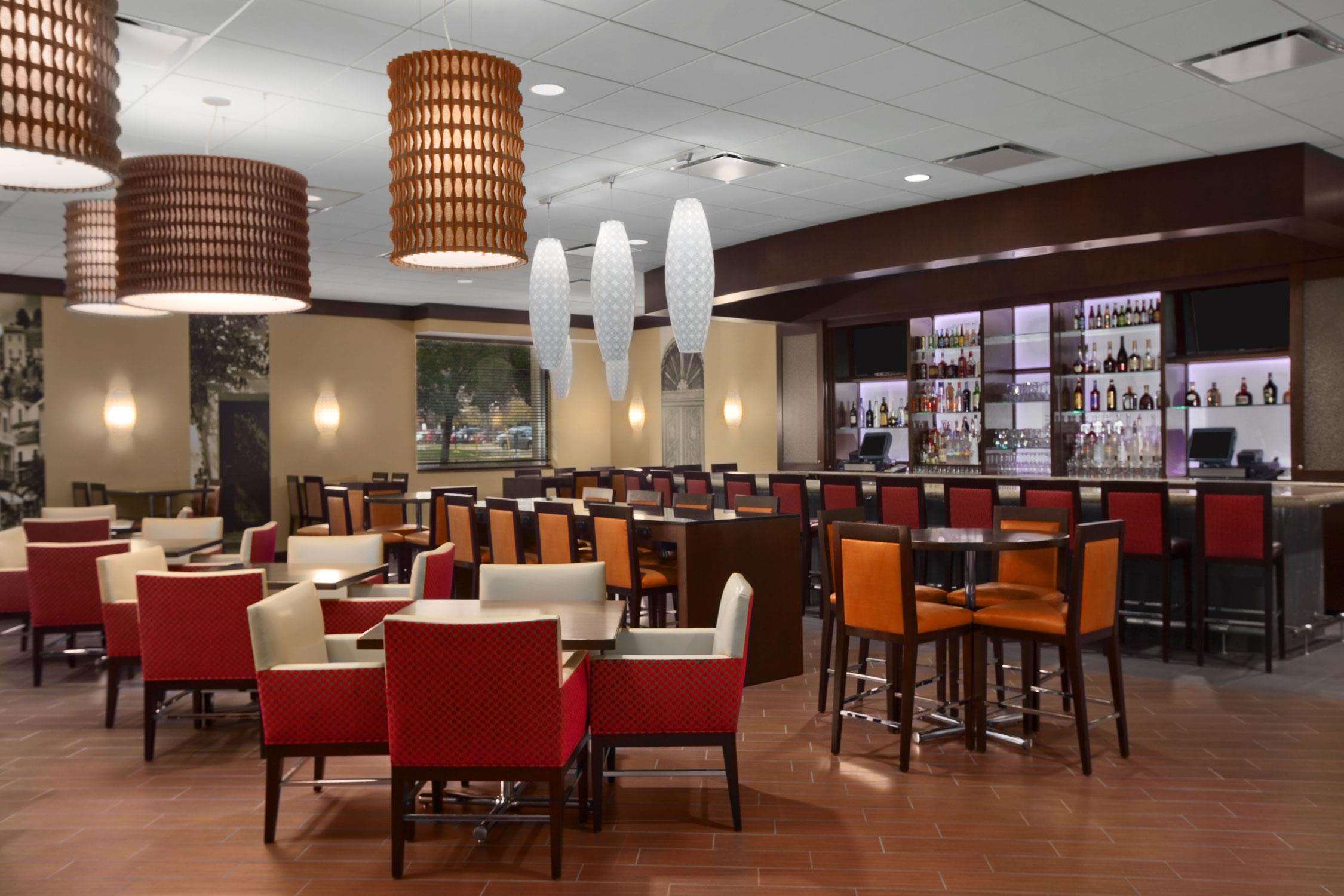 Embassy Suites by Hilton Chicago-O'Hare Rosemont Photo