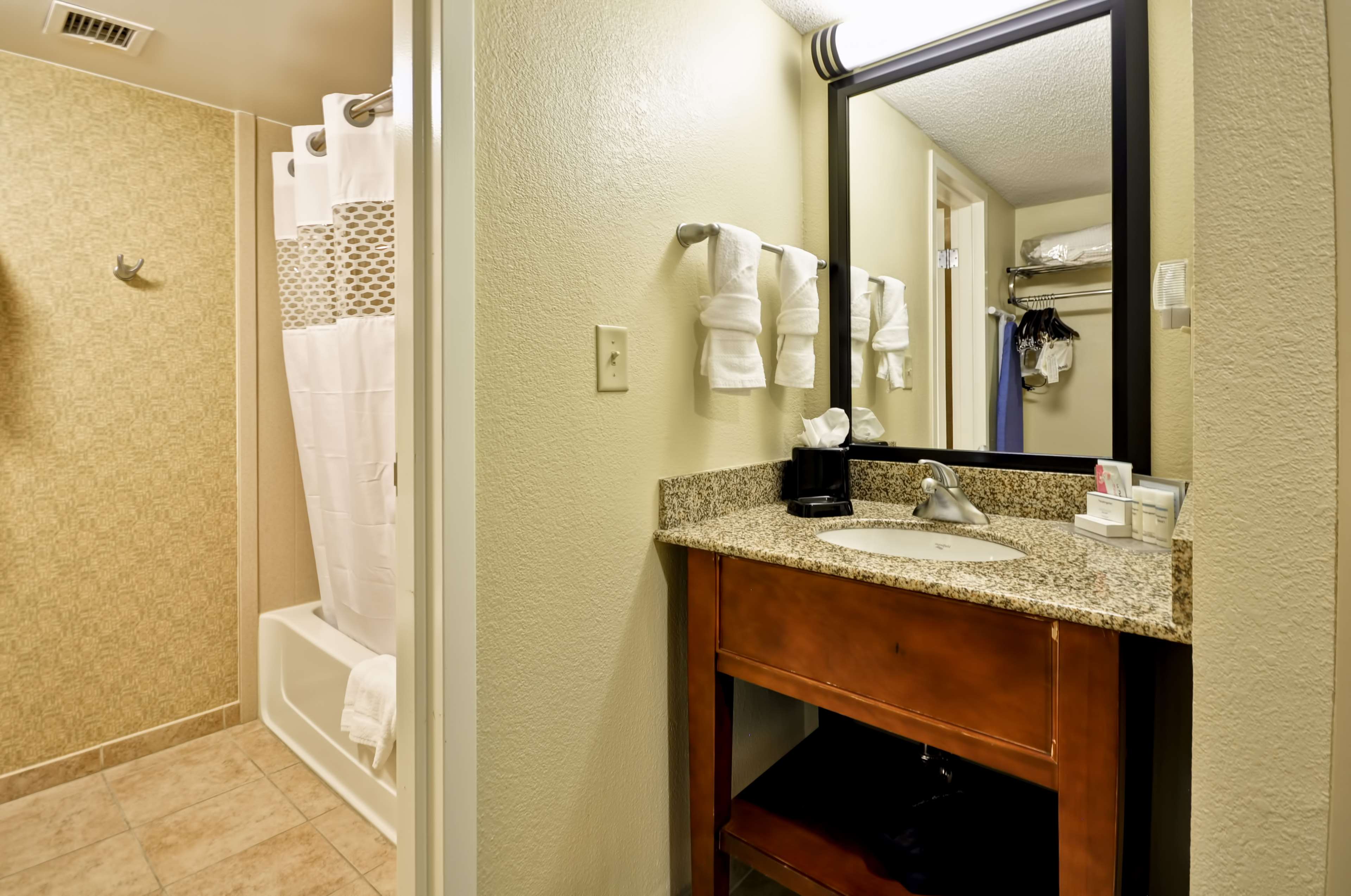 Guest room bath