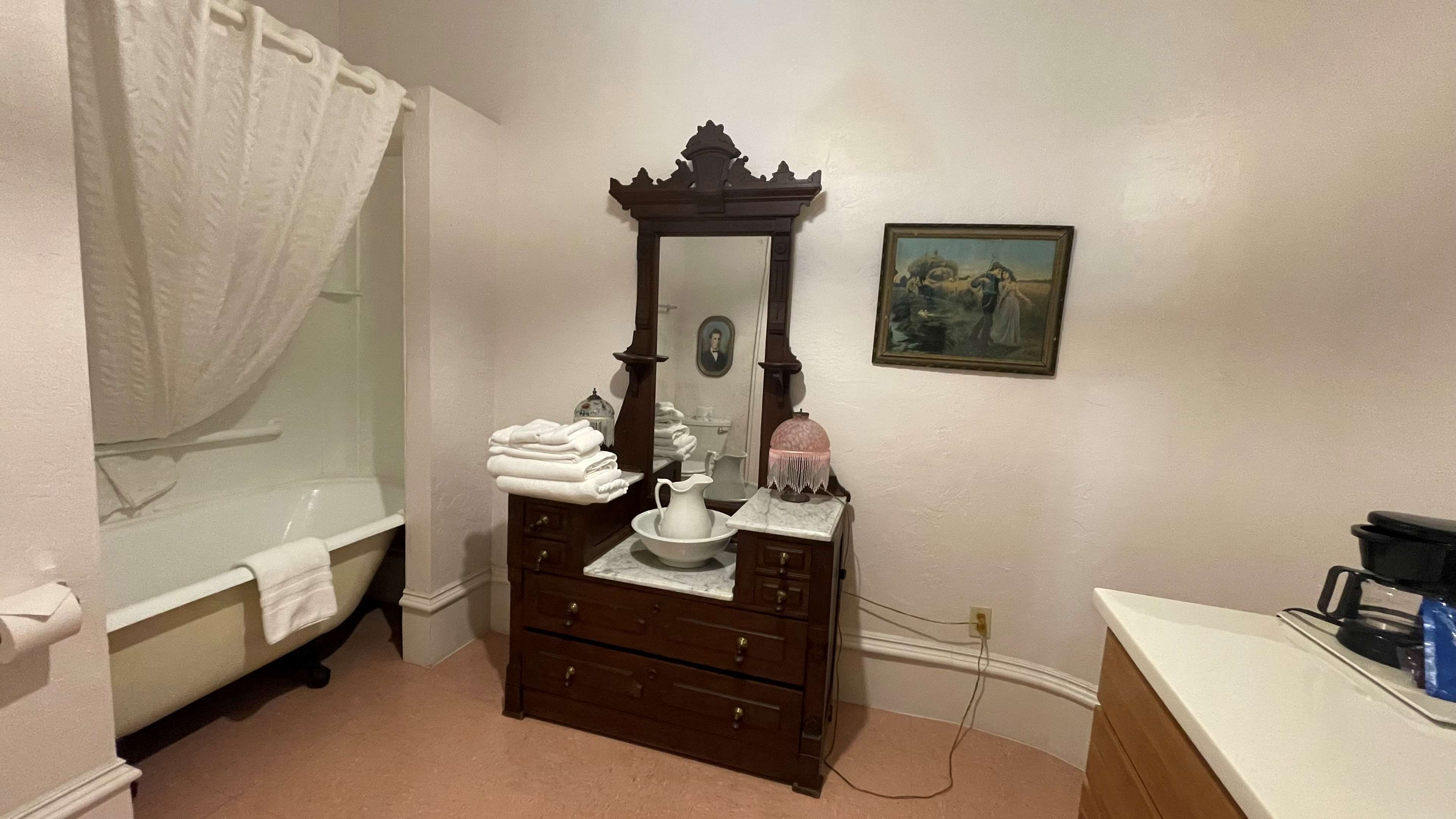 Jackson House - King Suite Bathroom