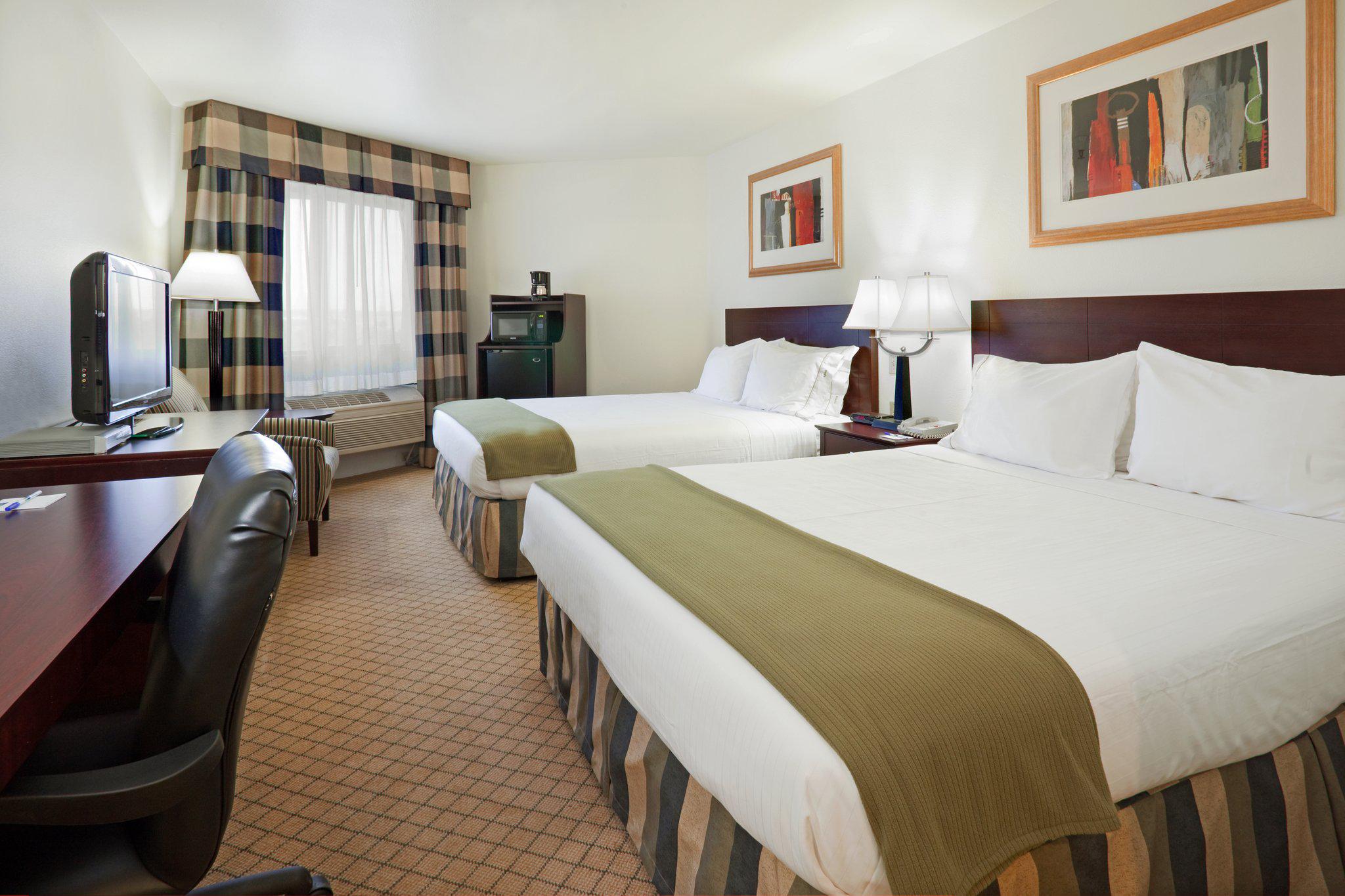 Holiday Inn Express & Suites Colorado Springs Airport Photo