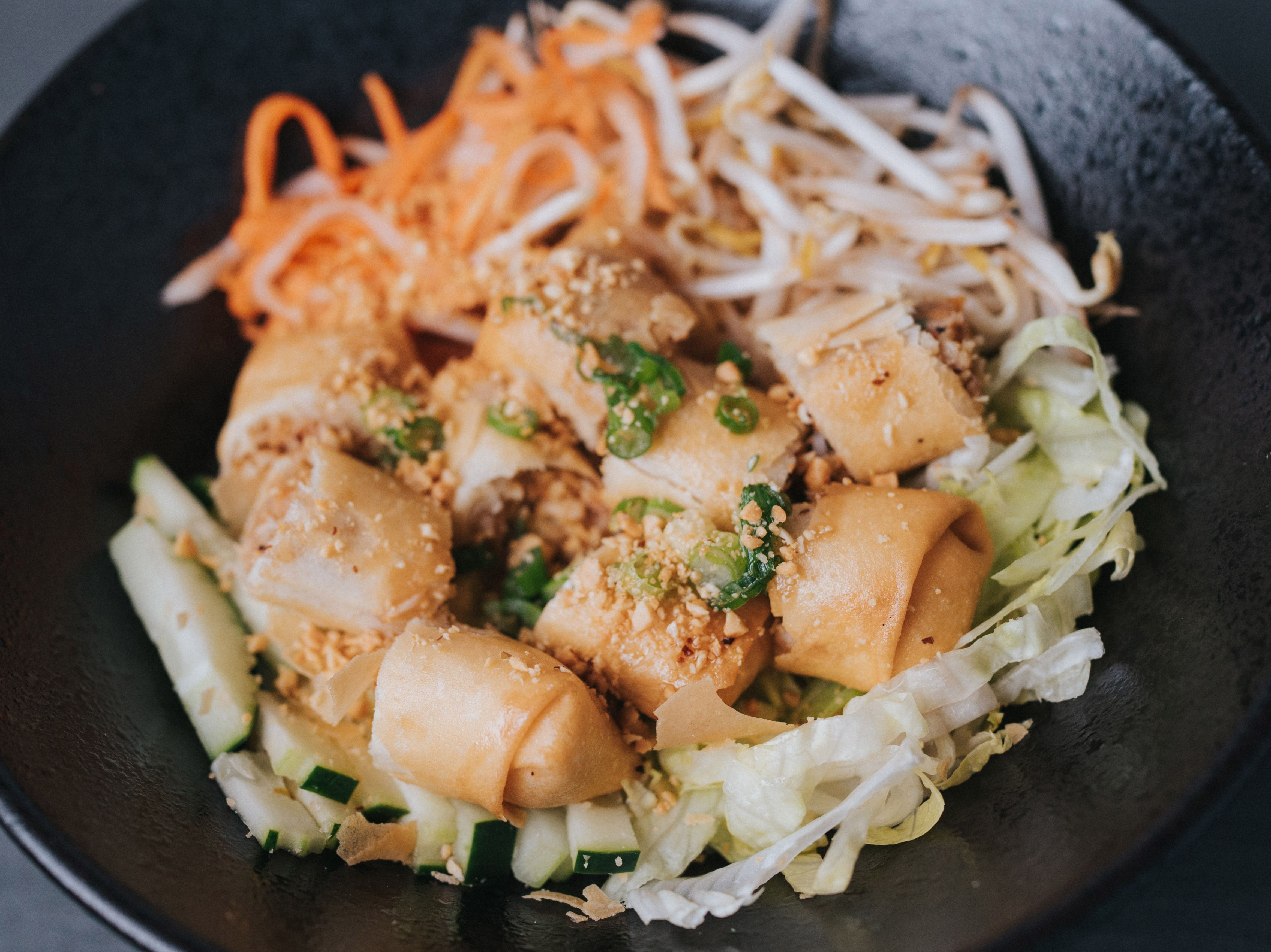 B7 - Vietnamese Egg Rolls Bun