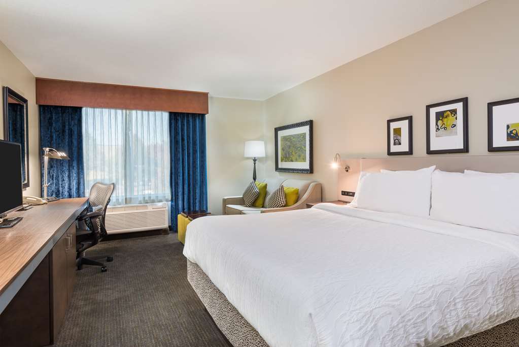 Hilton Garden Inn Westbury Image