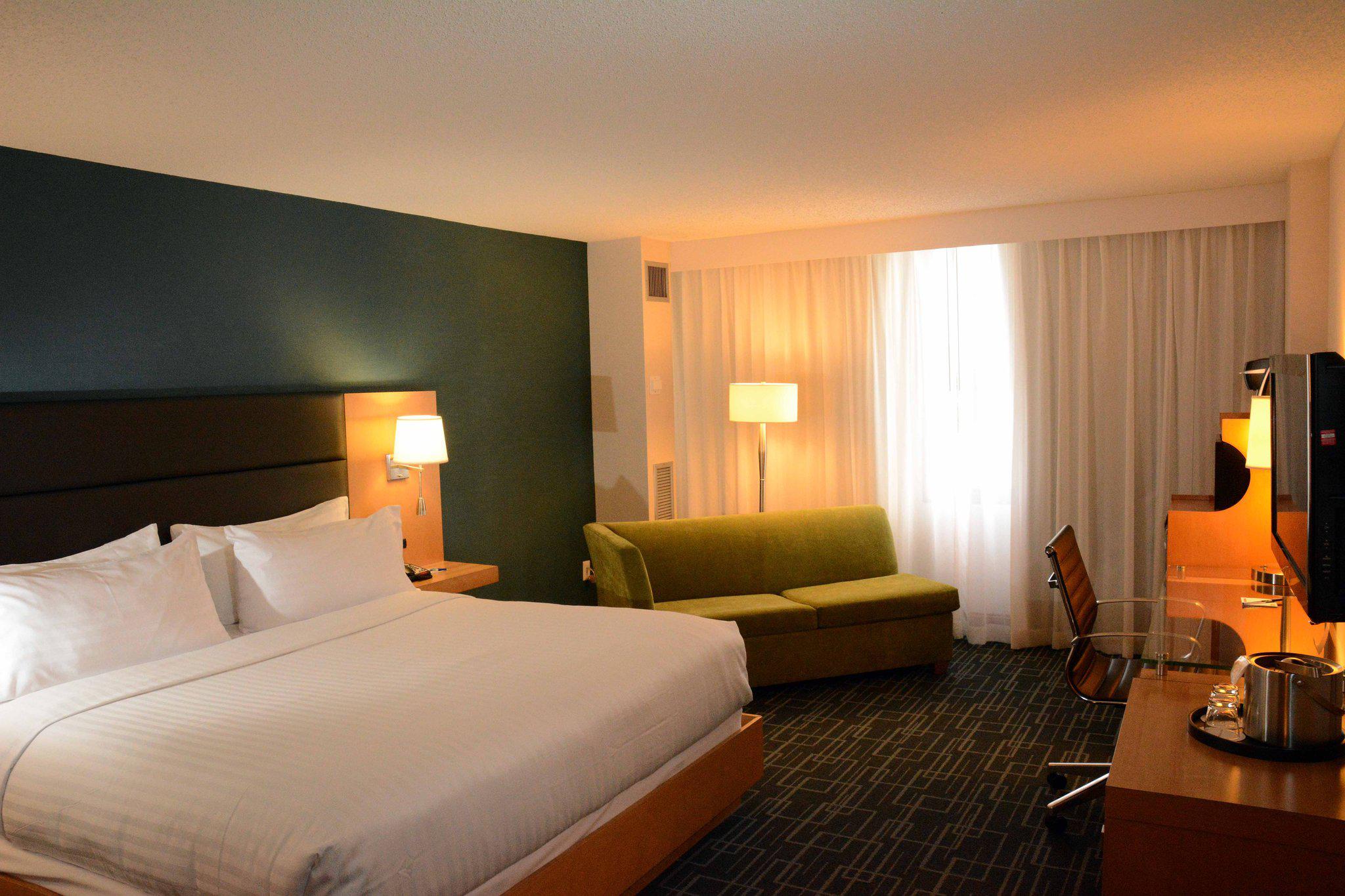 Holiday Inn Express & Suites Stamford Photo