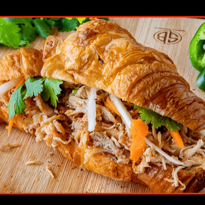 B17. CROISSANT SHREDDED CHICKEN / CROISSANT GA XE