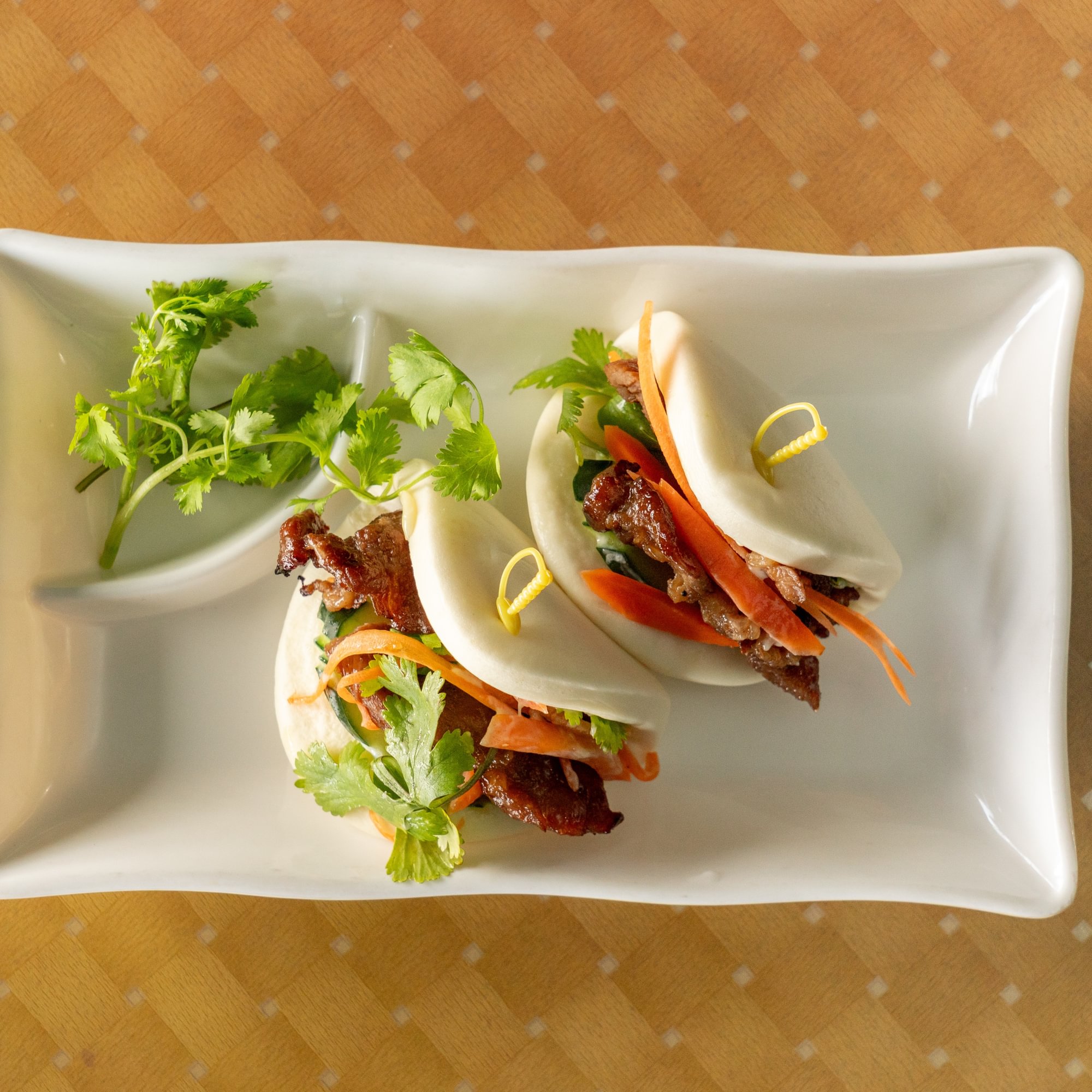 A18 – Grilled Chicken or Pork on Buns (Gà Hoặc Thịt Nướng Kẹp Bánh Báo)