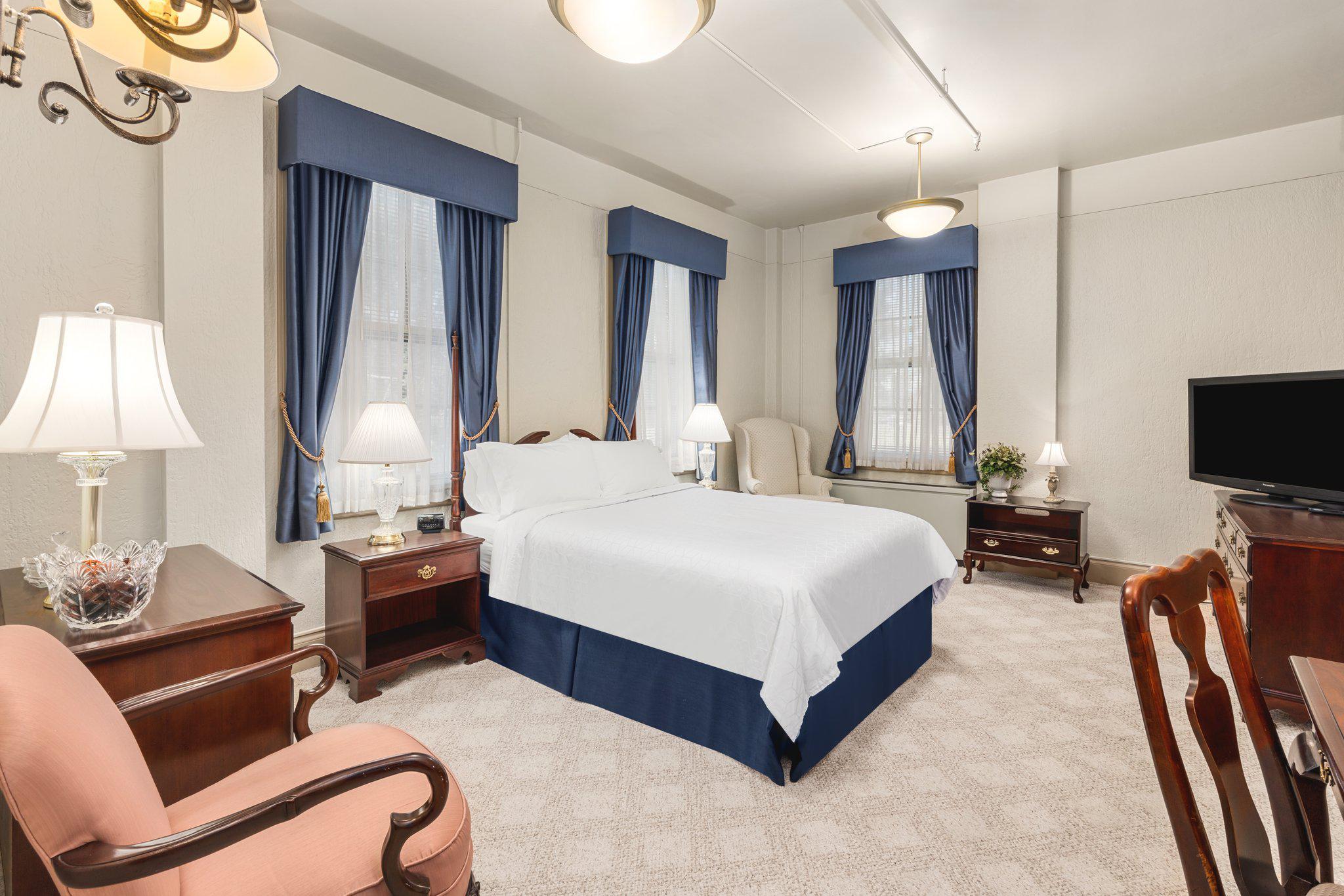 IHG Army Hotels Bronson Hall - Historia Image