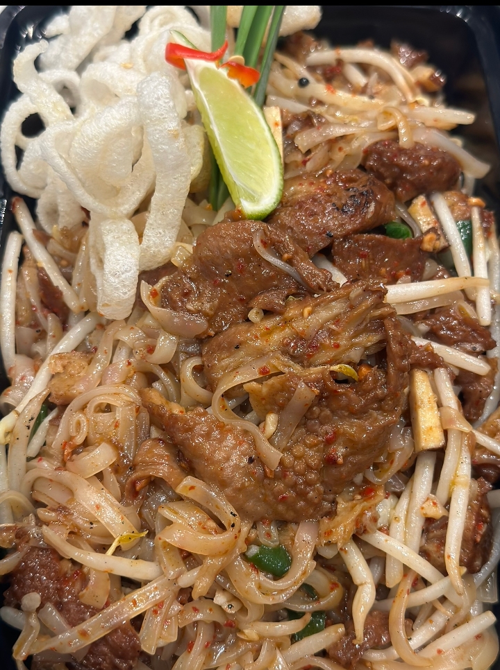 Pad thai vegan duck