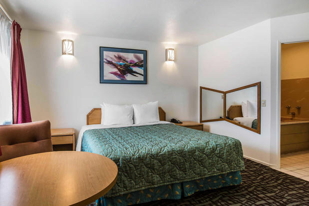 Images Rodeway Inn Beaumont I-10