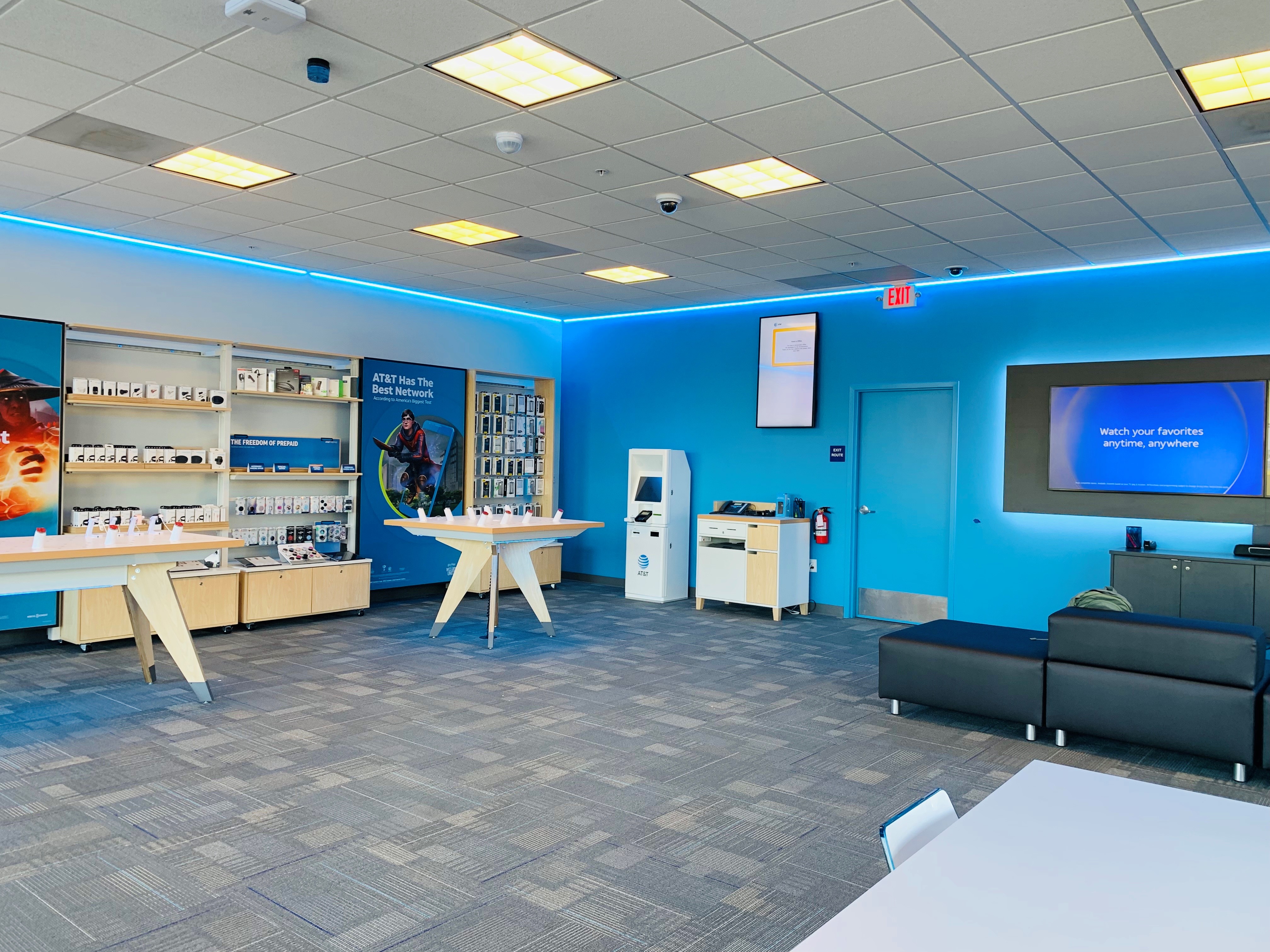 AT&amp;T Store - CLOSED Logo