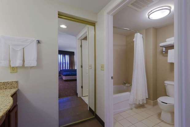Images Homewood Suites by Hilton Manchester/Airport
