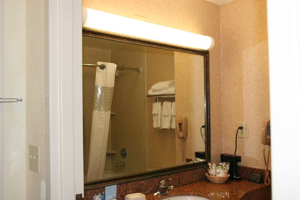 Hampton Inn Canton Image