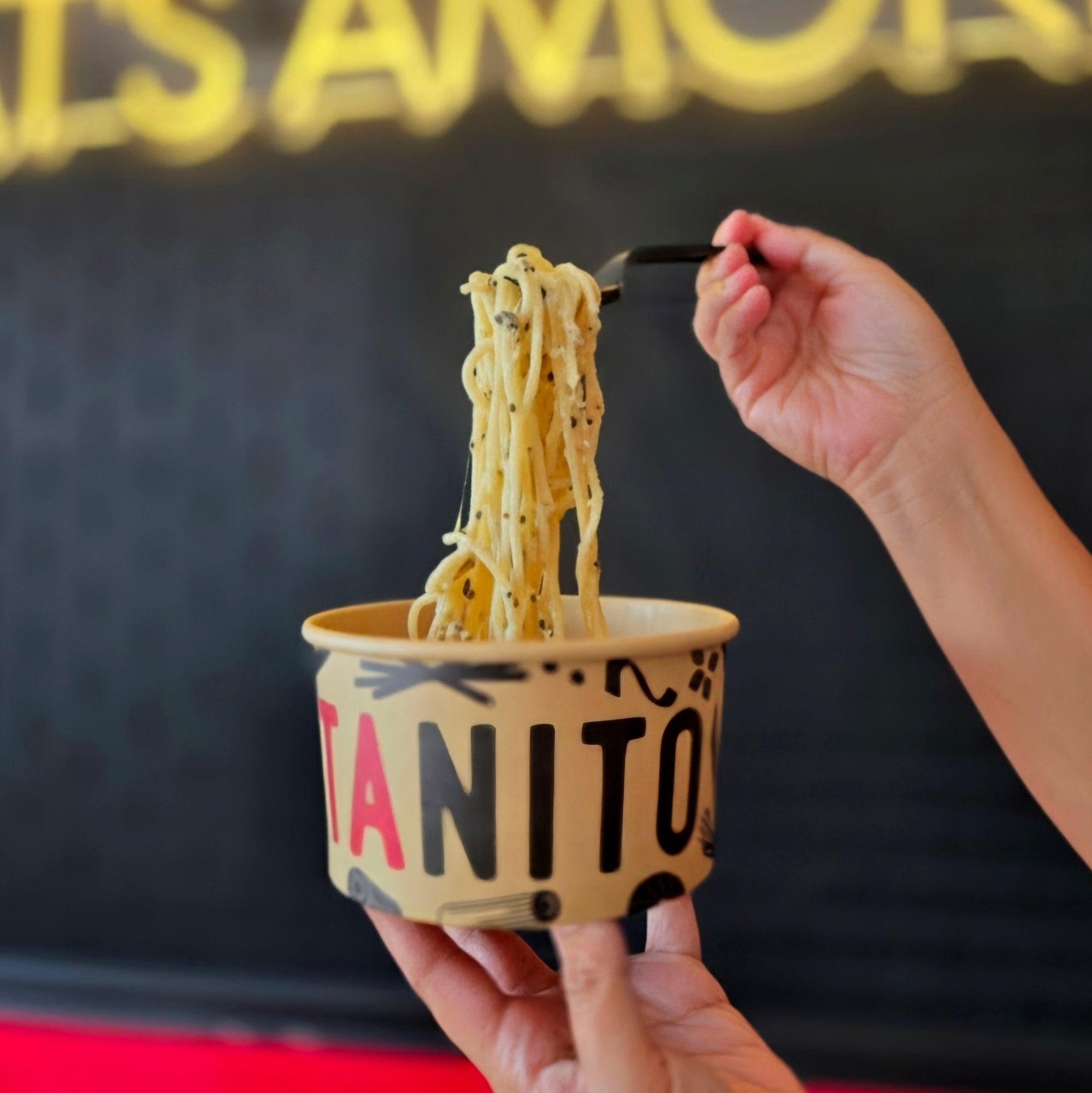 Cacio e Pepe: spaghetti, parmesan, black pepper