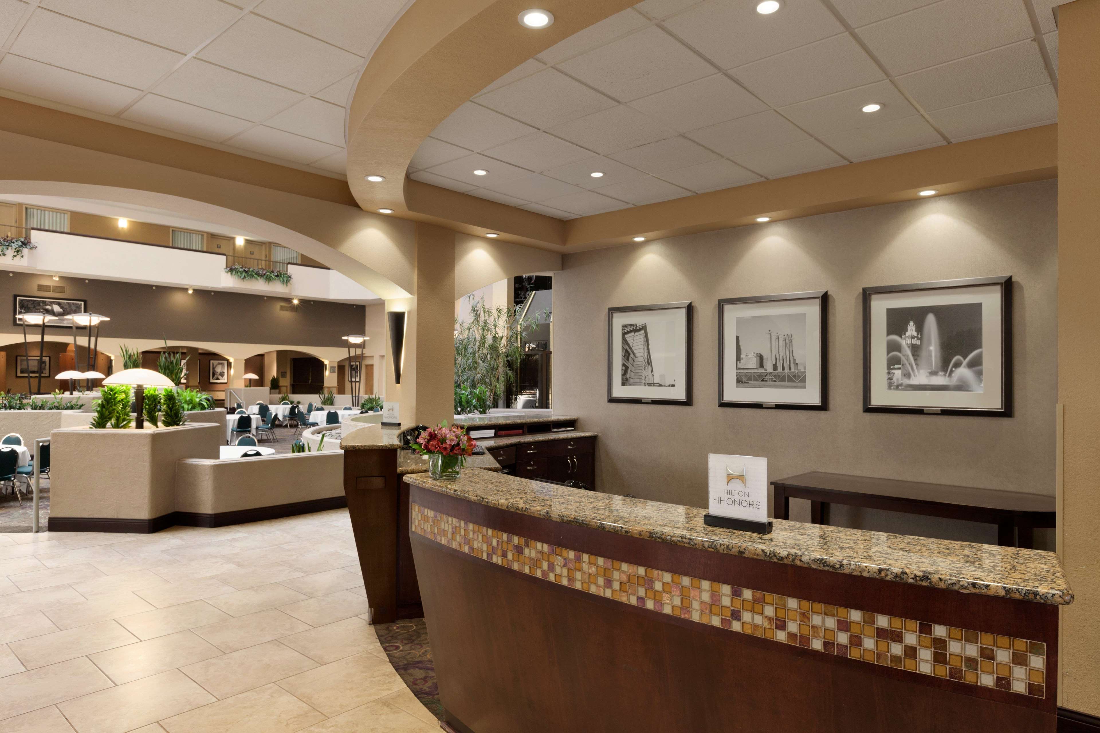 Embassy Suites by Hilton Kansas City International Airport Photo