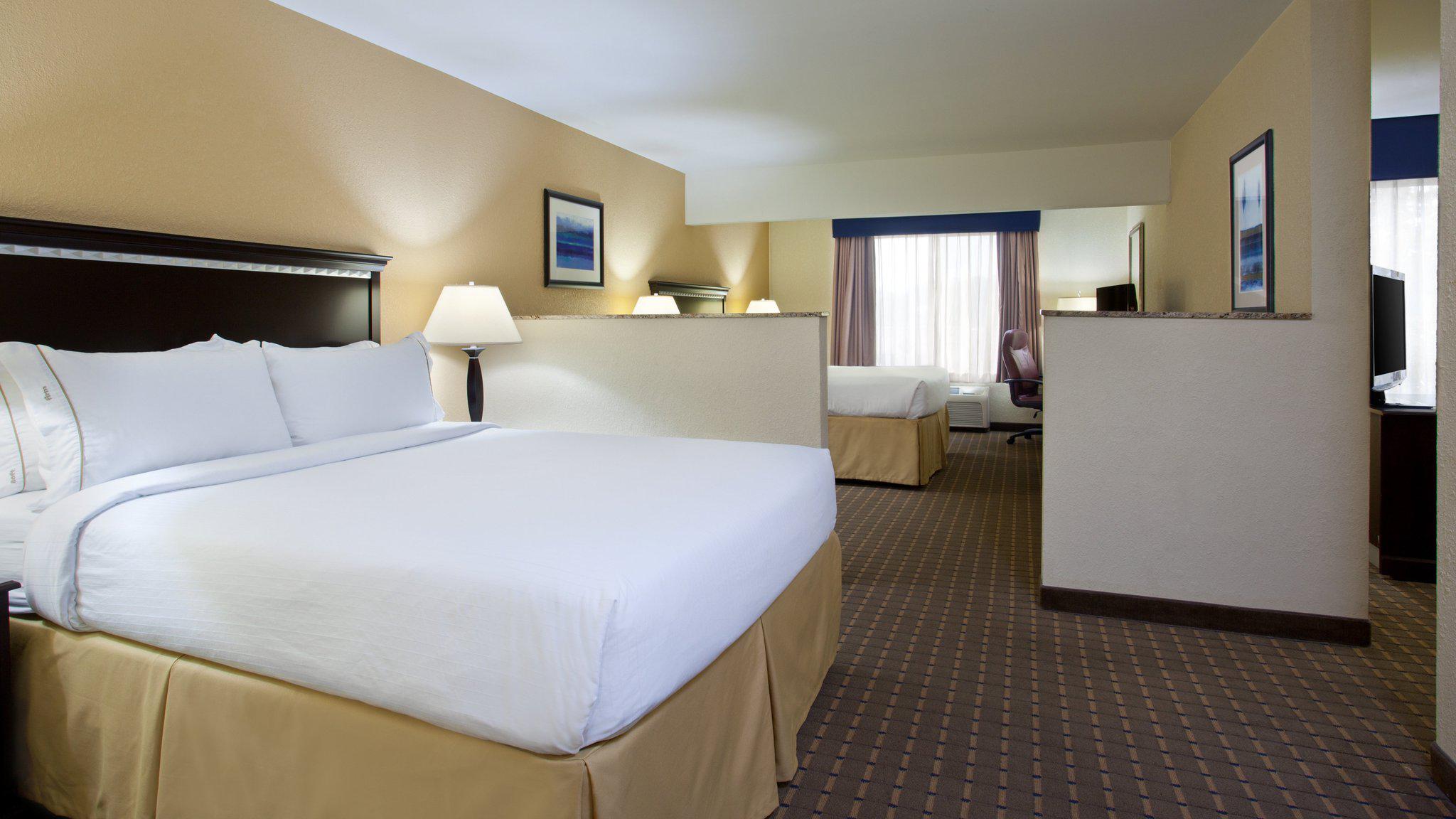 Holiday Inn Express & Suites Allentown West Photo