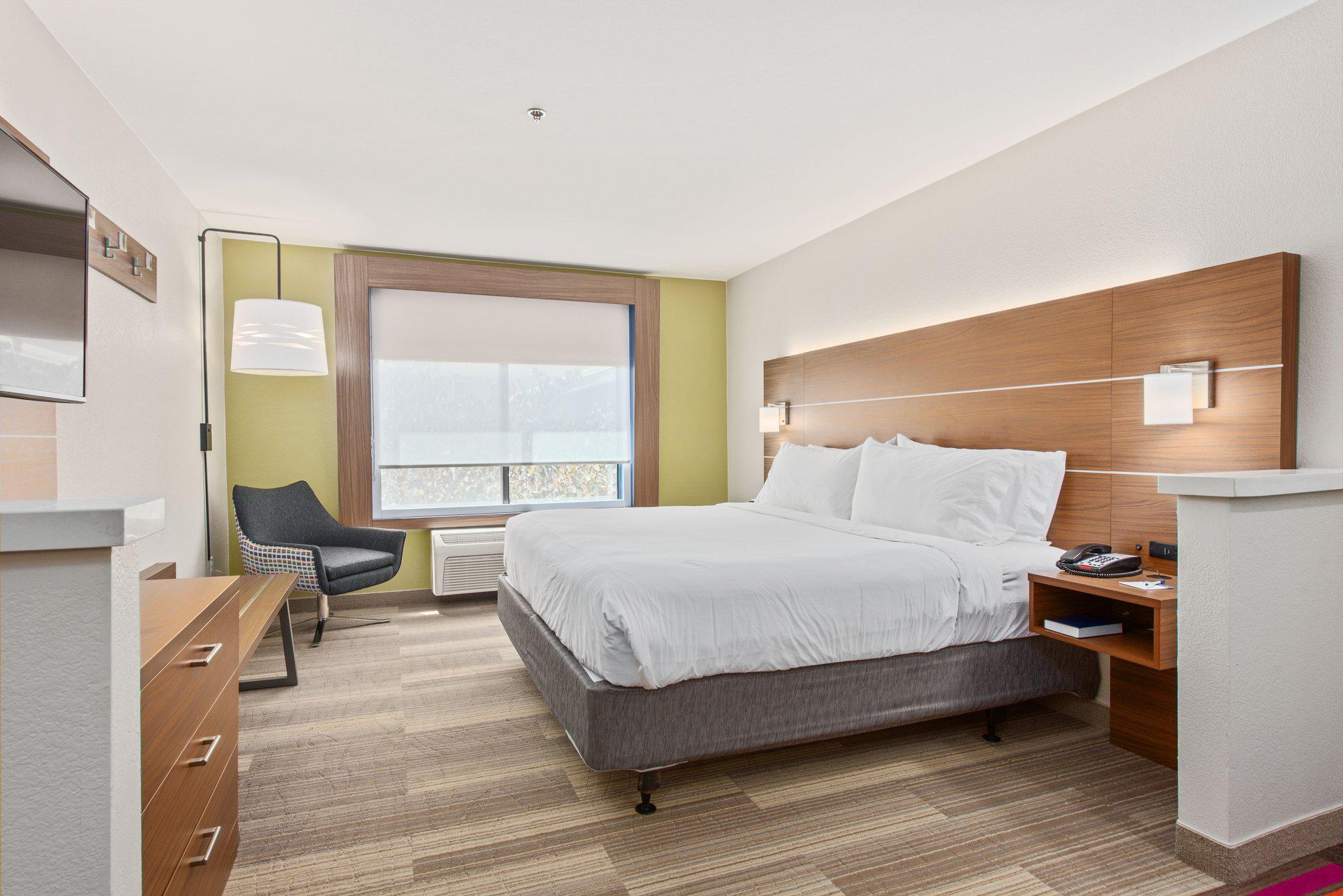 Holiday Inn Express & Suites Salt Lake City West Valley Photo