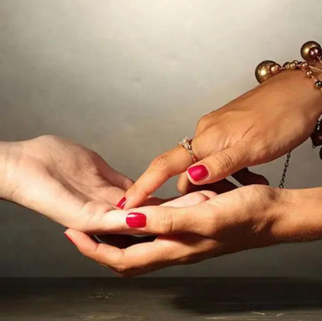 Psychic Ivanna - Tarot Card Readings Image