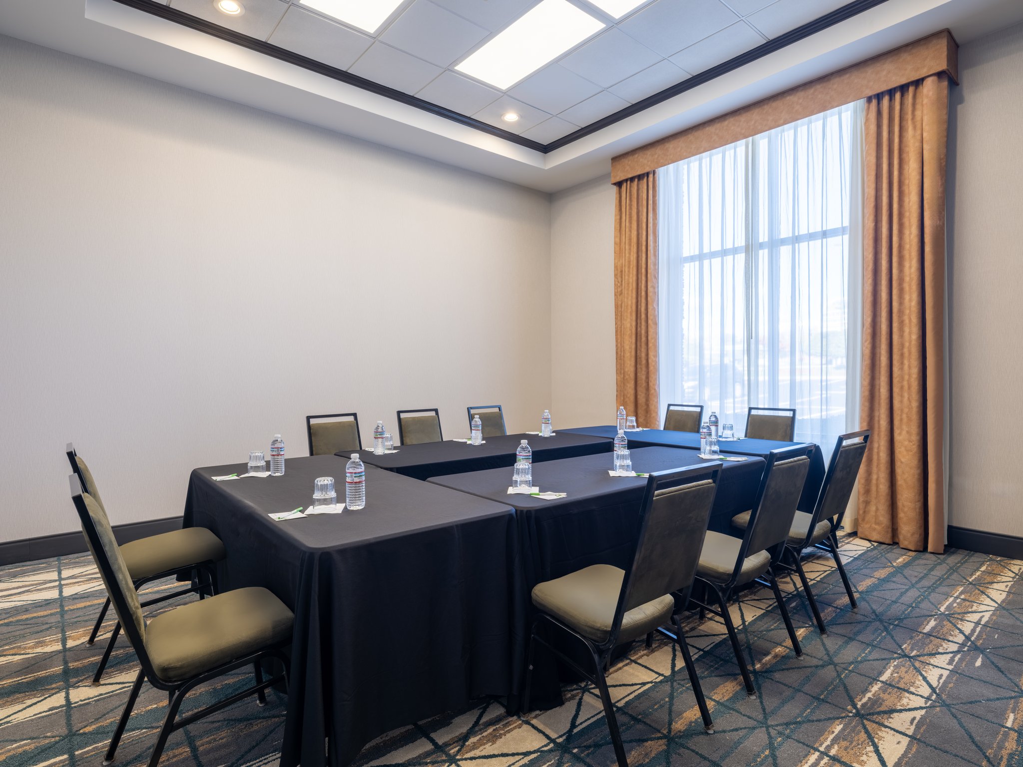 Holiday Inn & Suites Chicago Northwest - Elgin by IHG Image