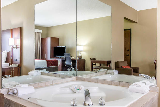 Images Comfort Suites
