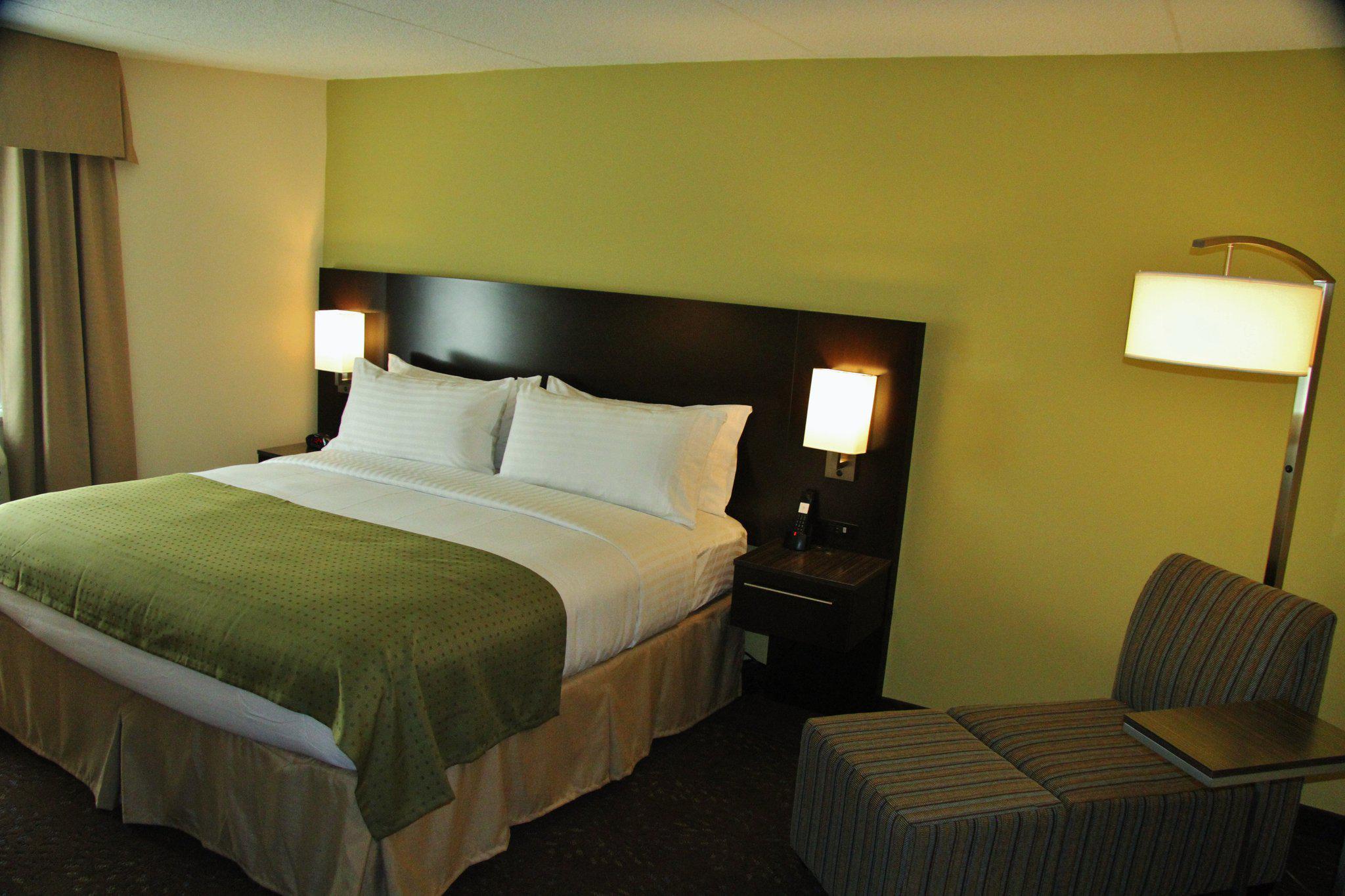 Holiday Inn Greensboro Coliseum Photo