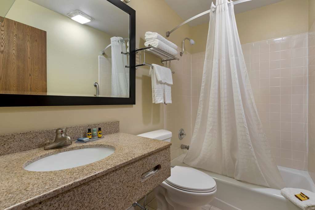 Best Western Plus Altoona Inn Image