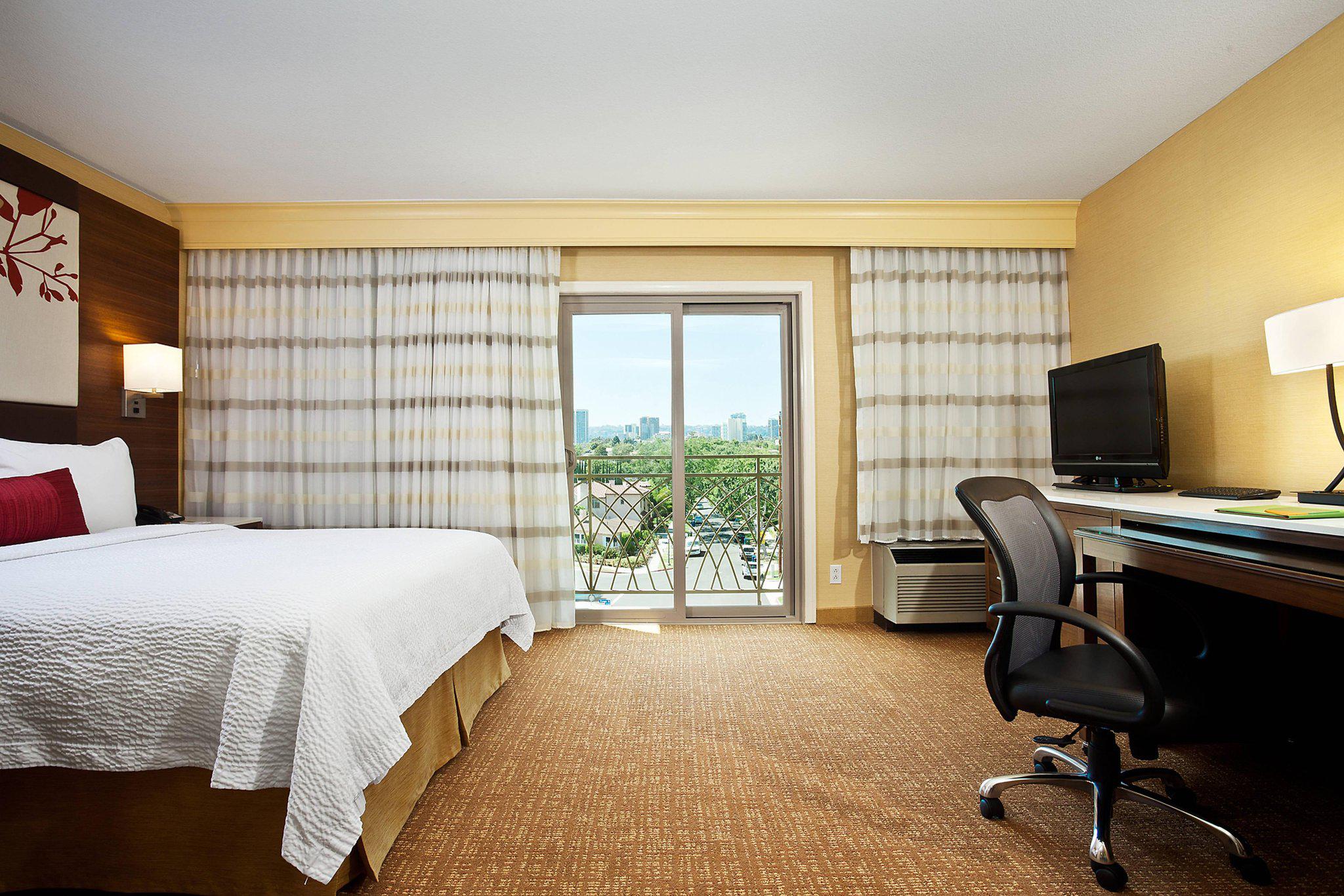 Courtyard by Marriott Los Angeles Century City/Beverly Hills Photo