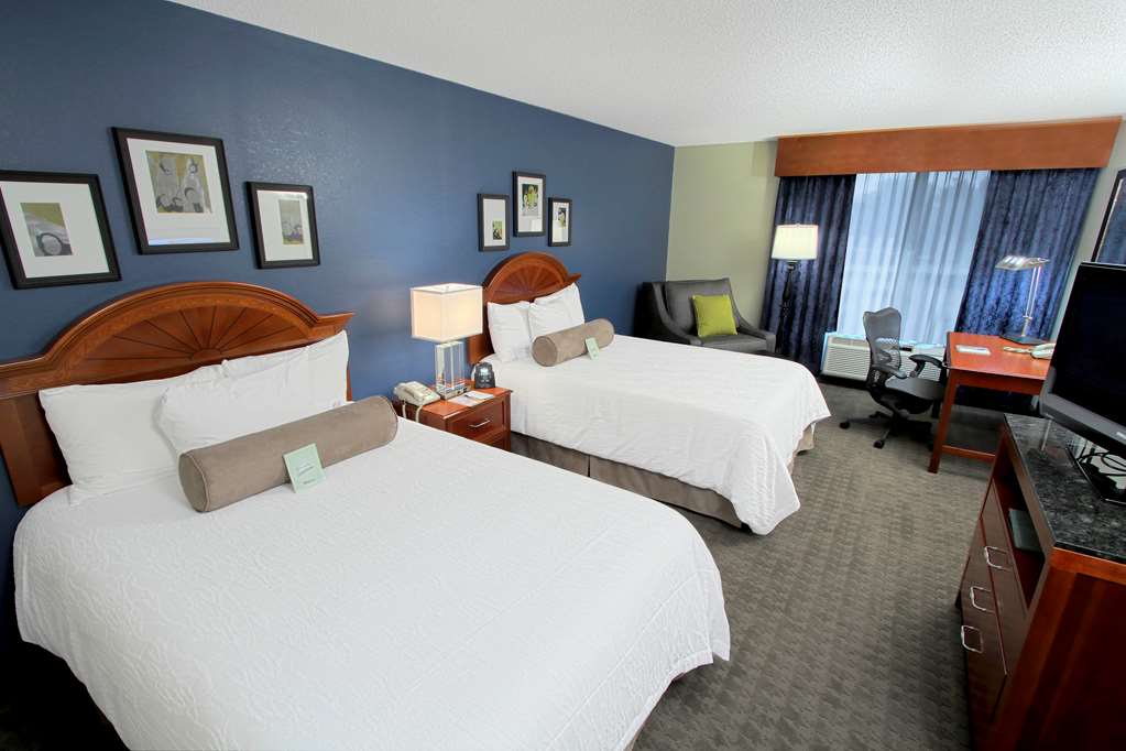 Hilton Garden Inn Westbury Image