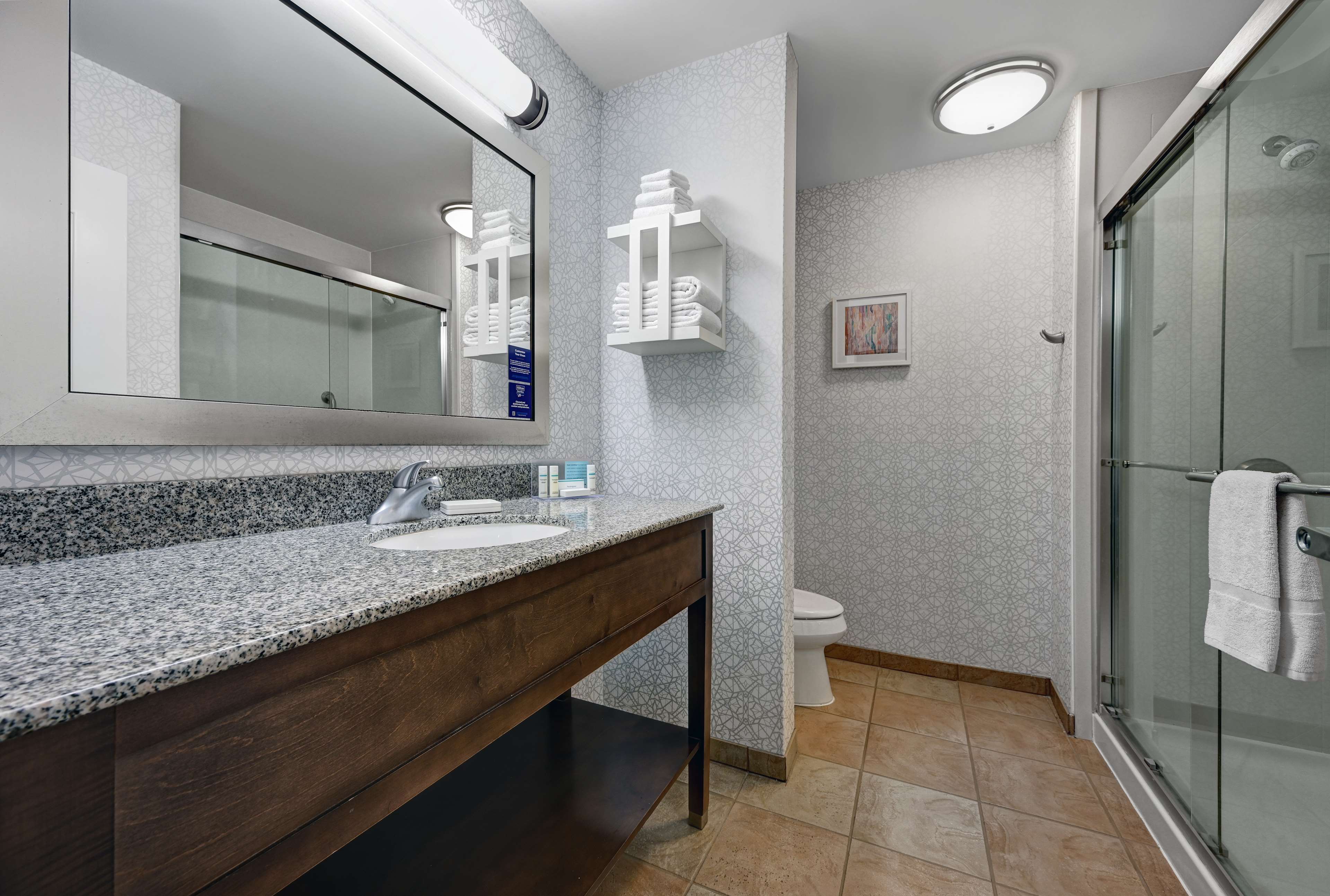 Guest room bath