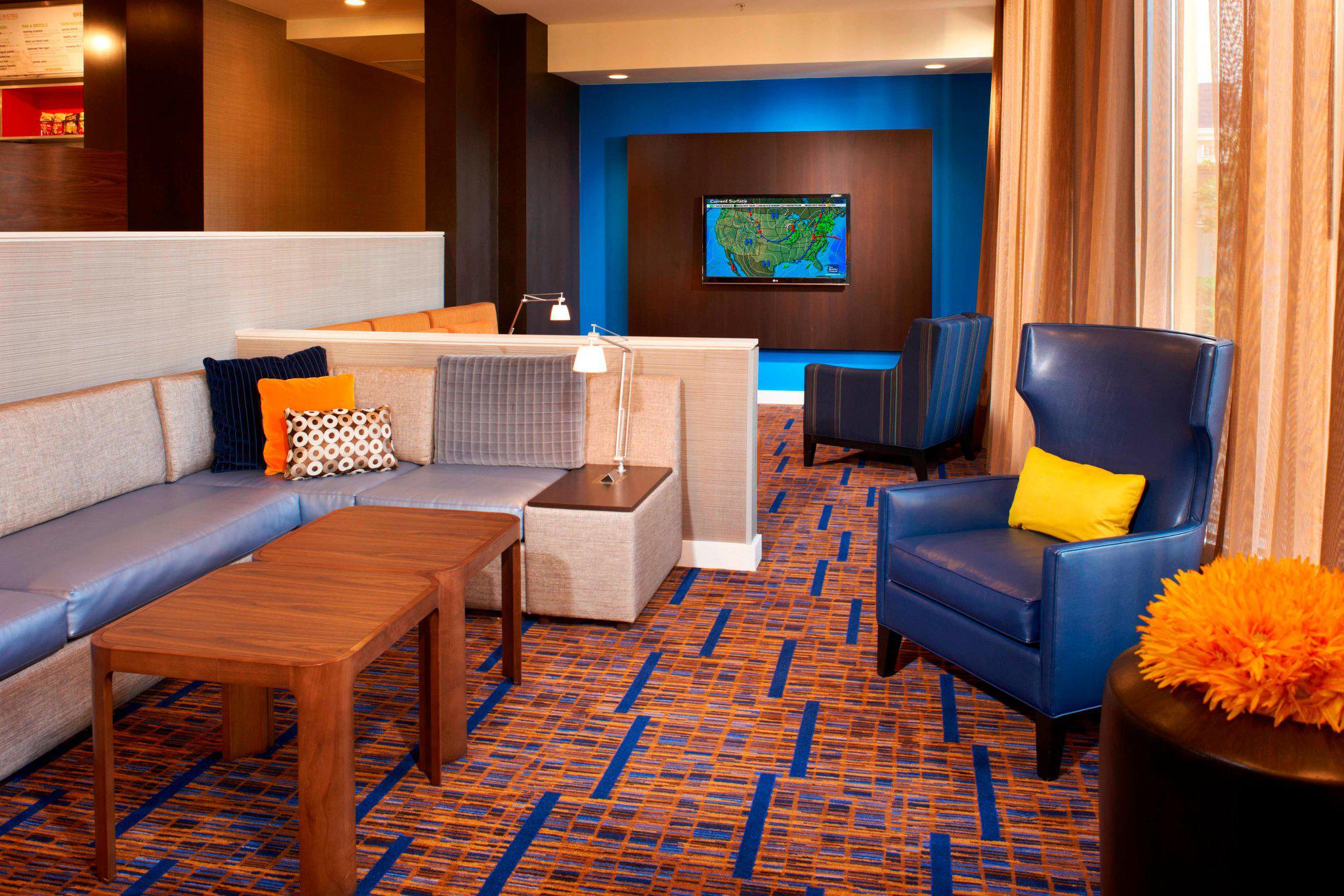 Courtyard by Marriott Rockford Photo