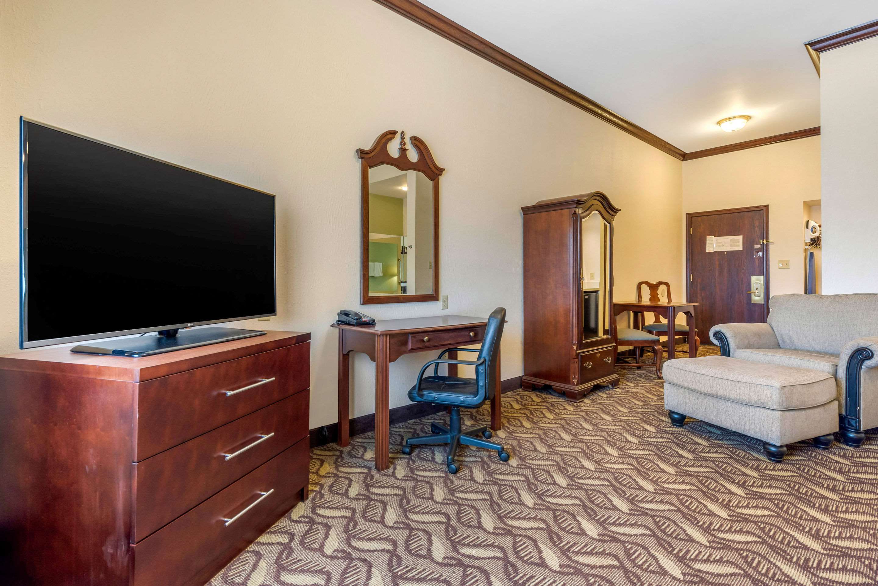 Quality Inn & Suites Photo