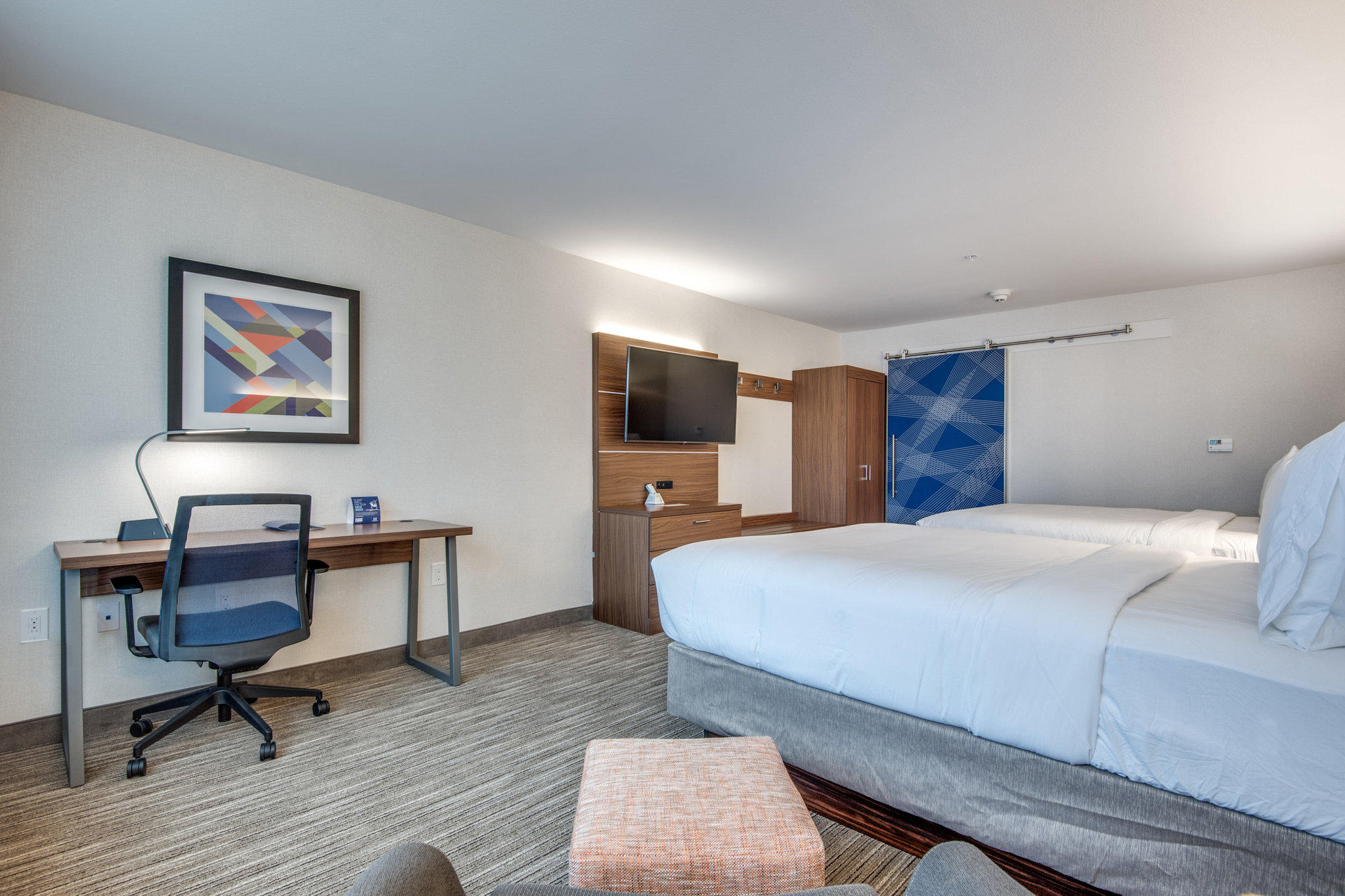 Holiday Inn Express & Suites Dallas North - Addison Photo