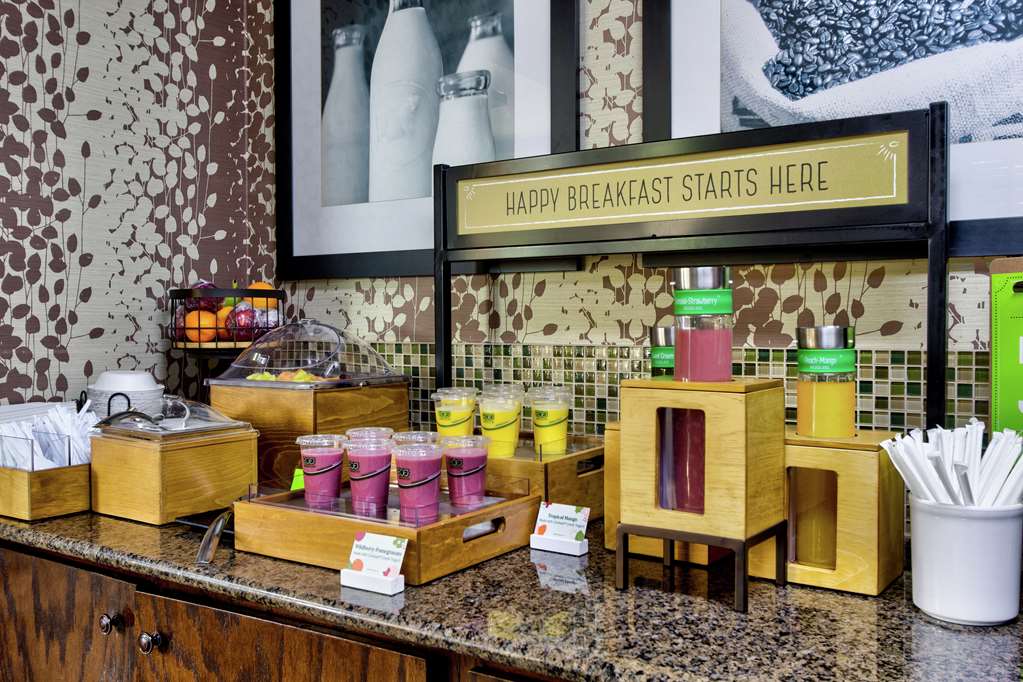 Hampton Inn Salina Image