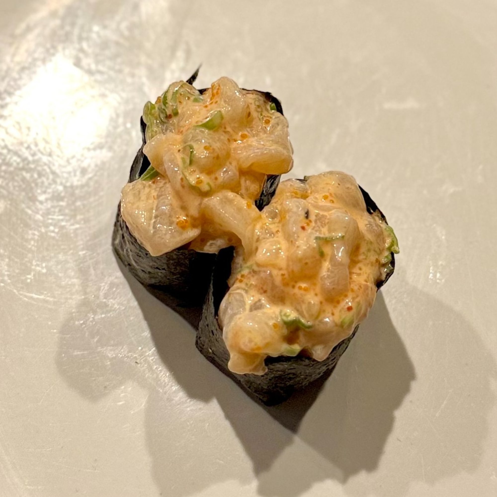 Spicy chopped scallop sushi (2pcs)