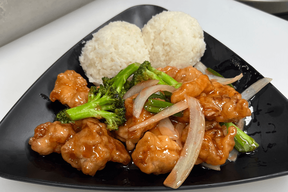 CS7. Stir Fried Chunks Crispy Chicken-Steam Rice