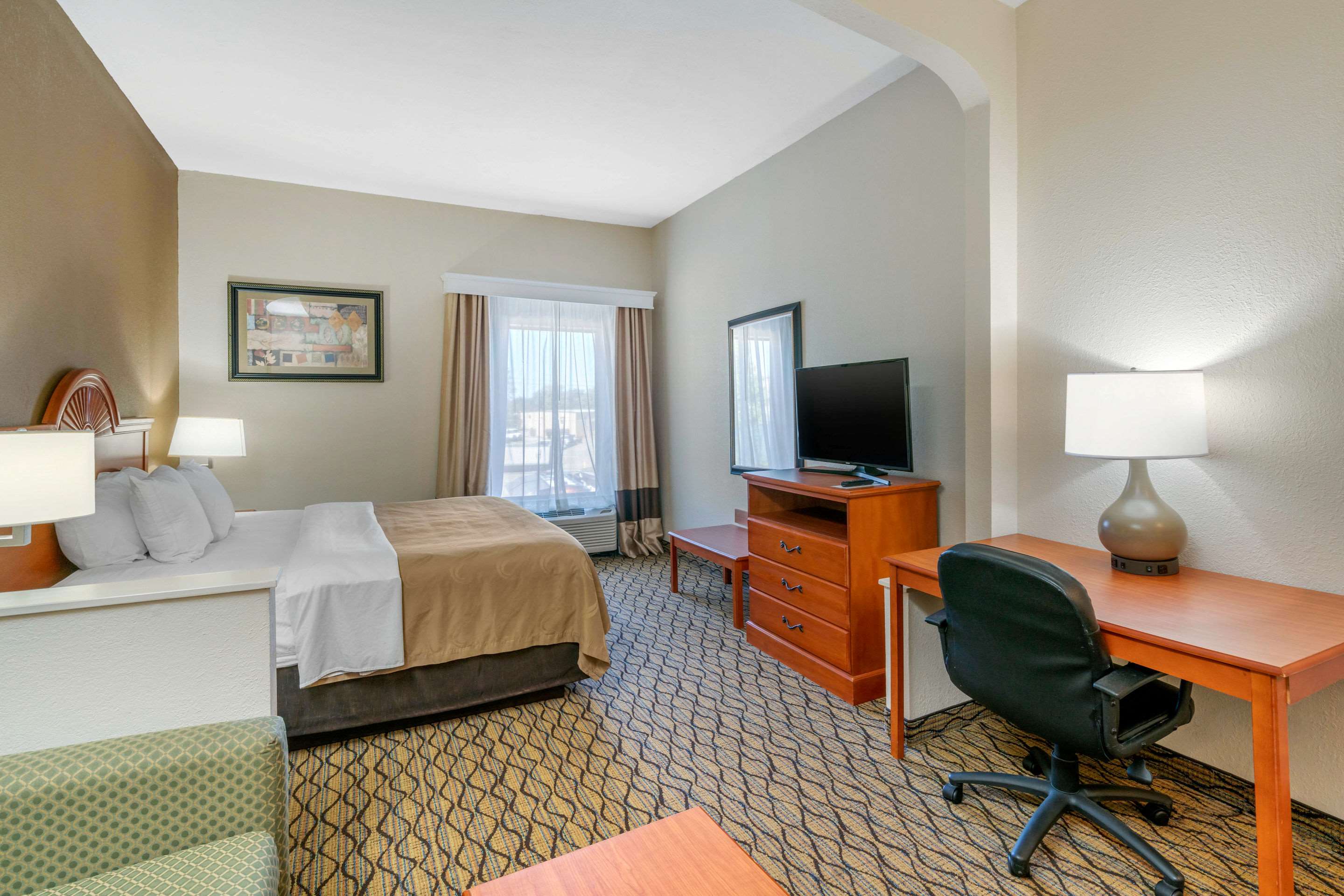 Quality Inn & Suites Jefferson City Photo