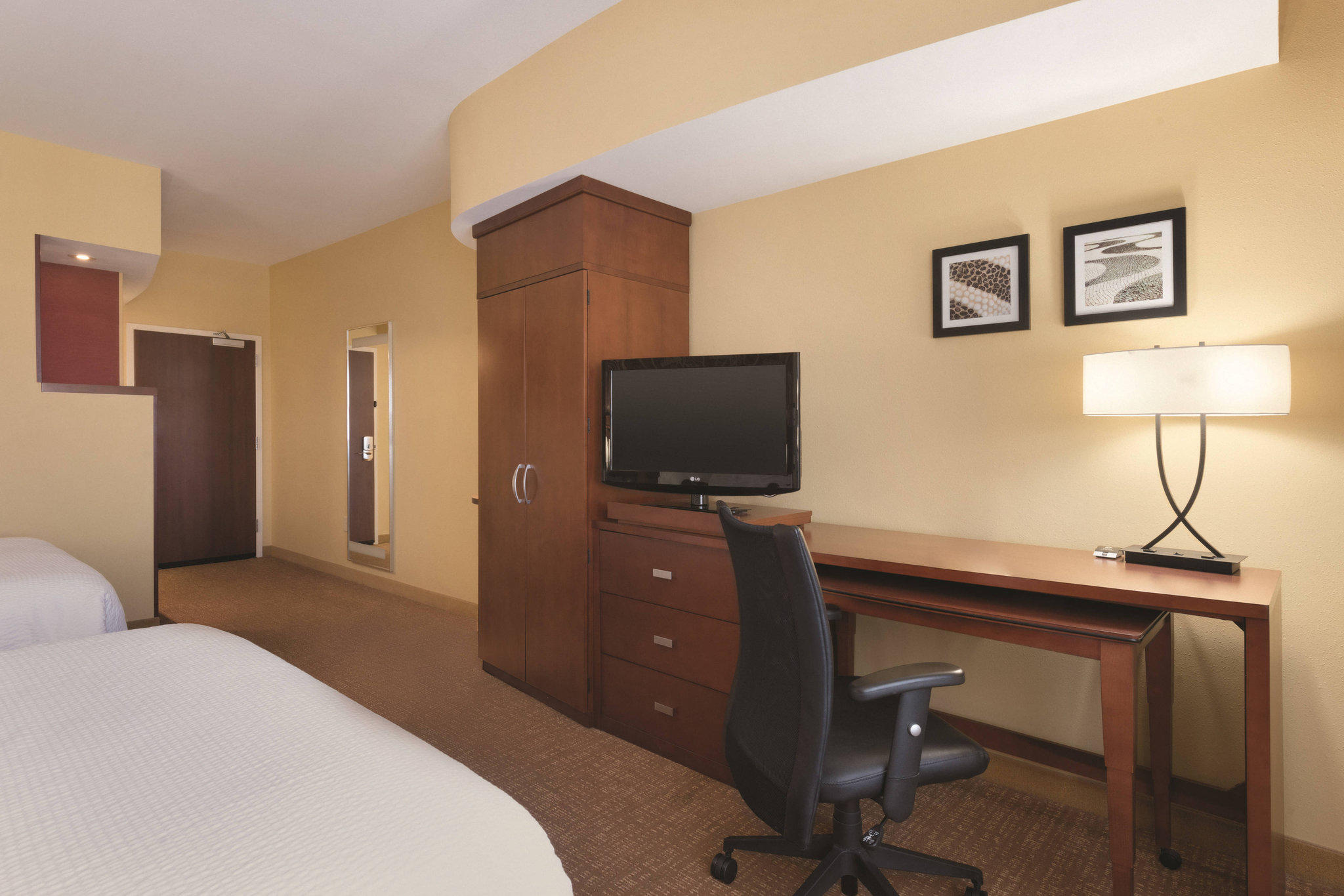 Courtyard by Marriott Salisbury Photo