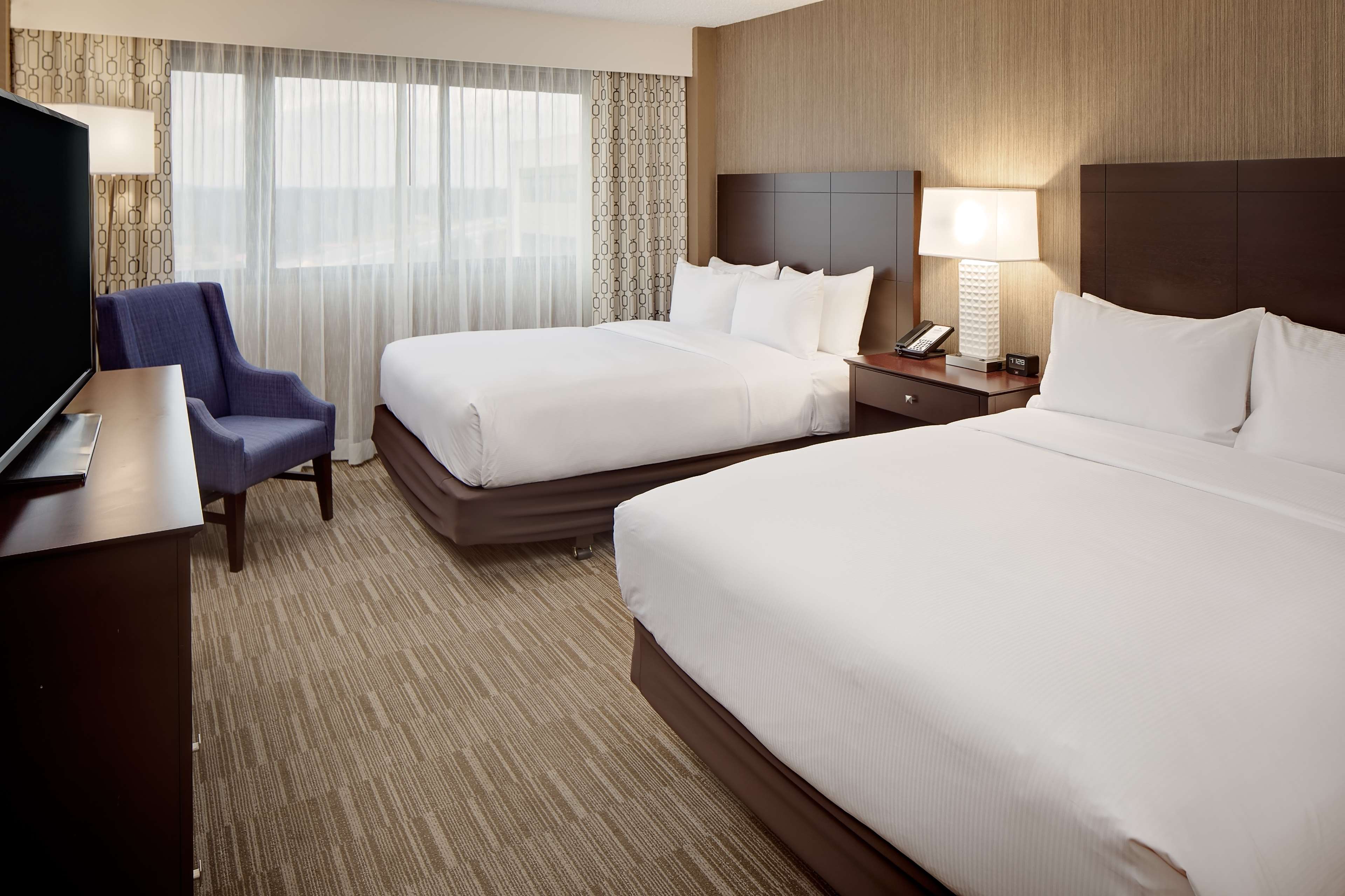 Hilton Nashville Airport Hotel Photo