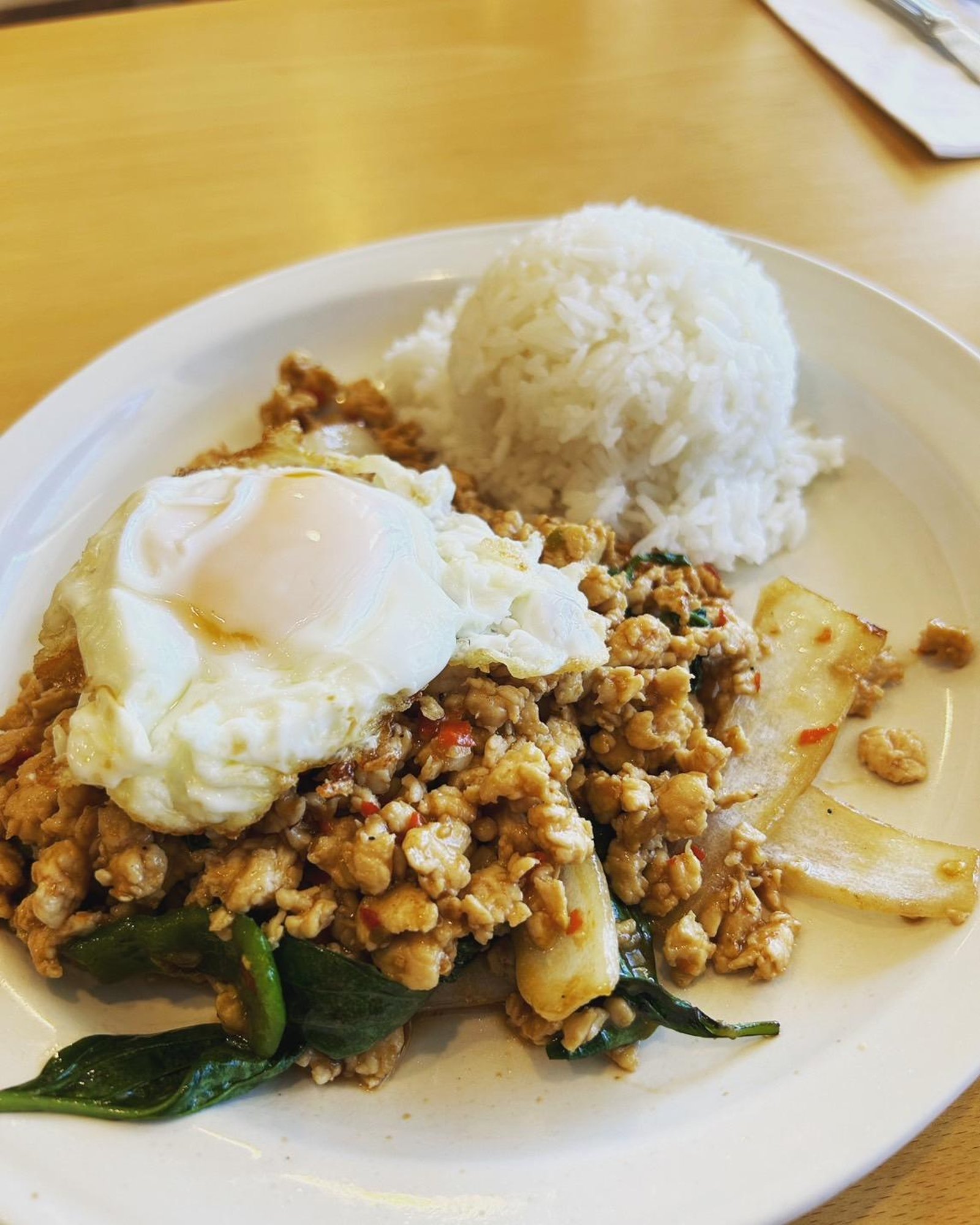 Gra Pao Gai Kai Dao