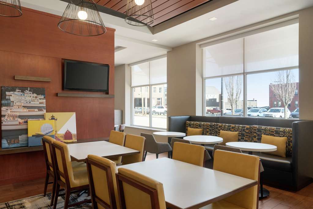 Hampton Inn Portland Downtown - Waterfront Image