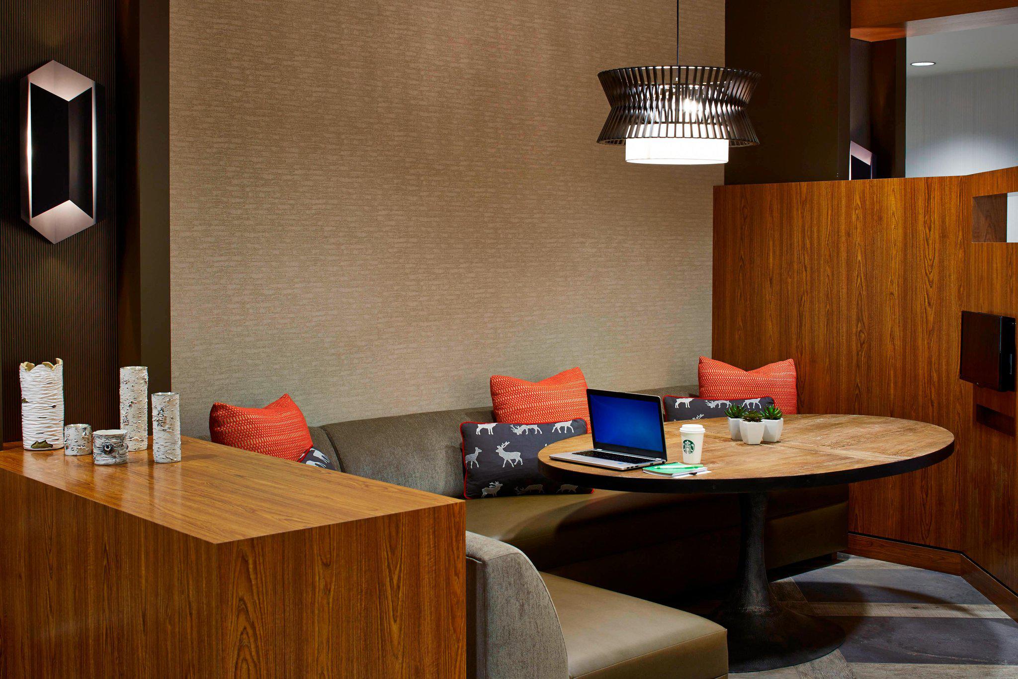 Courtyard by Marriott Lake George Photo