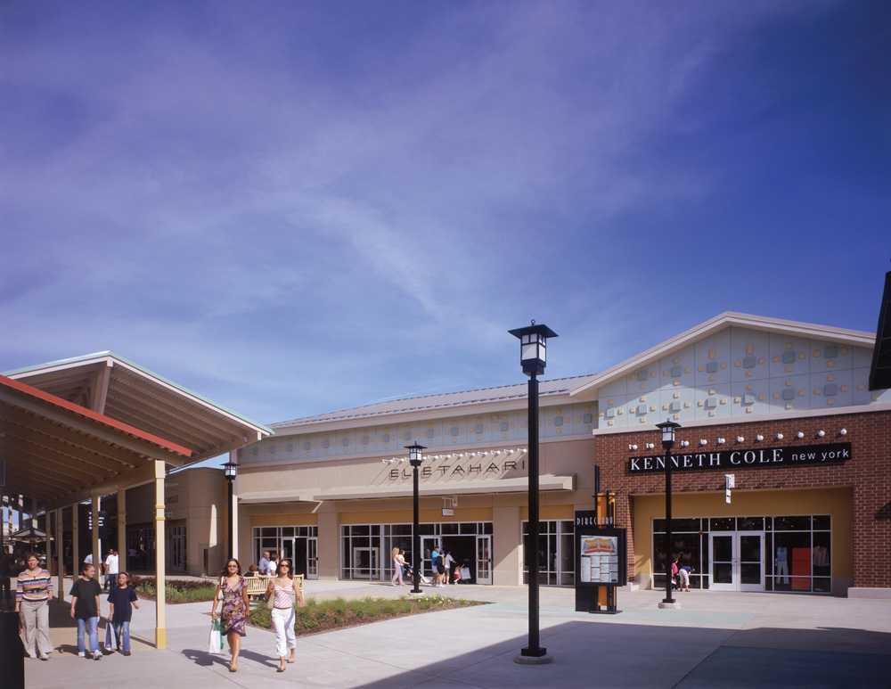 DKNY OUTLET - 1650 Premium Outlets Blvd, Aurora, Illinois