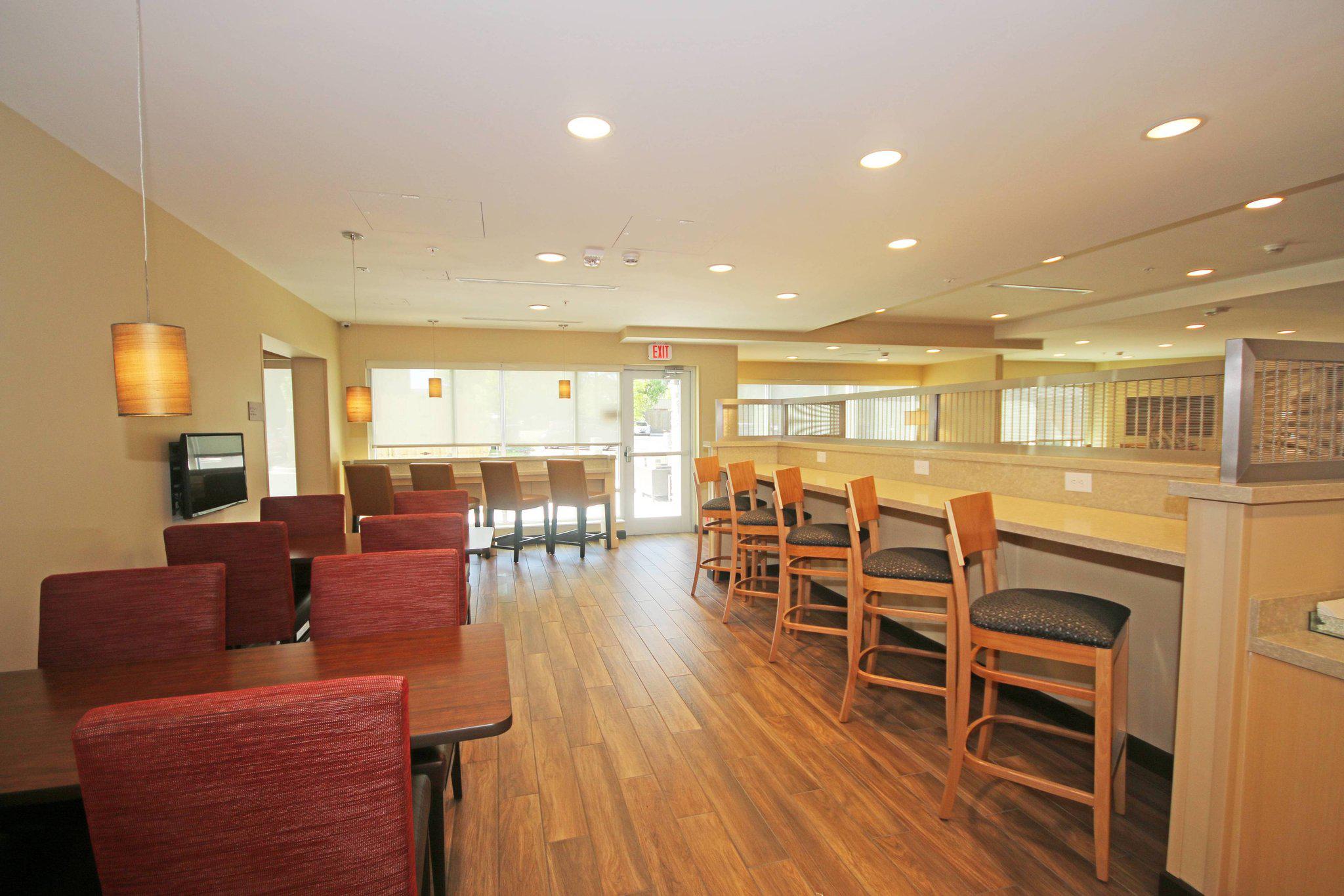 TownePlace Suites by Marriott Charleston-North Charleston Photo