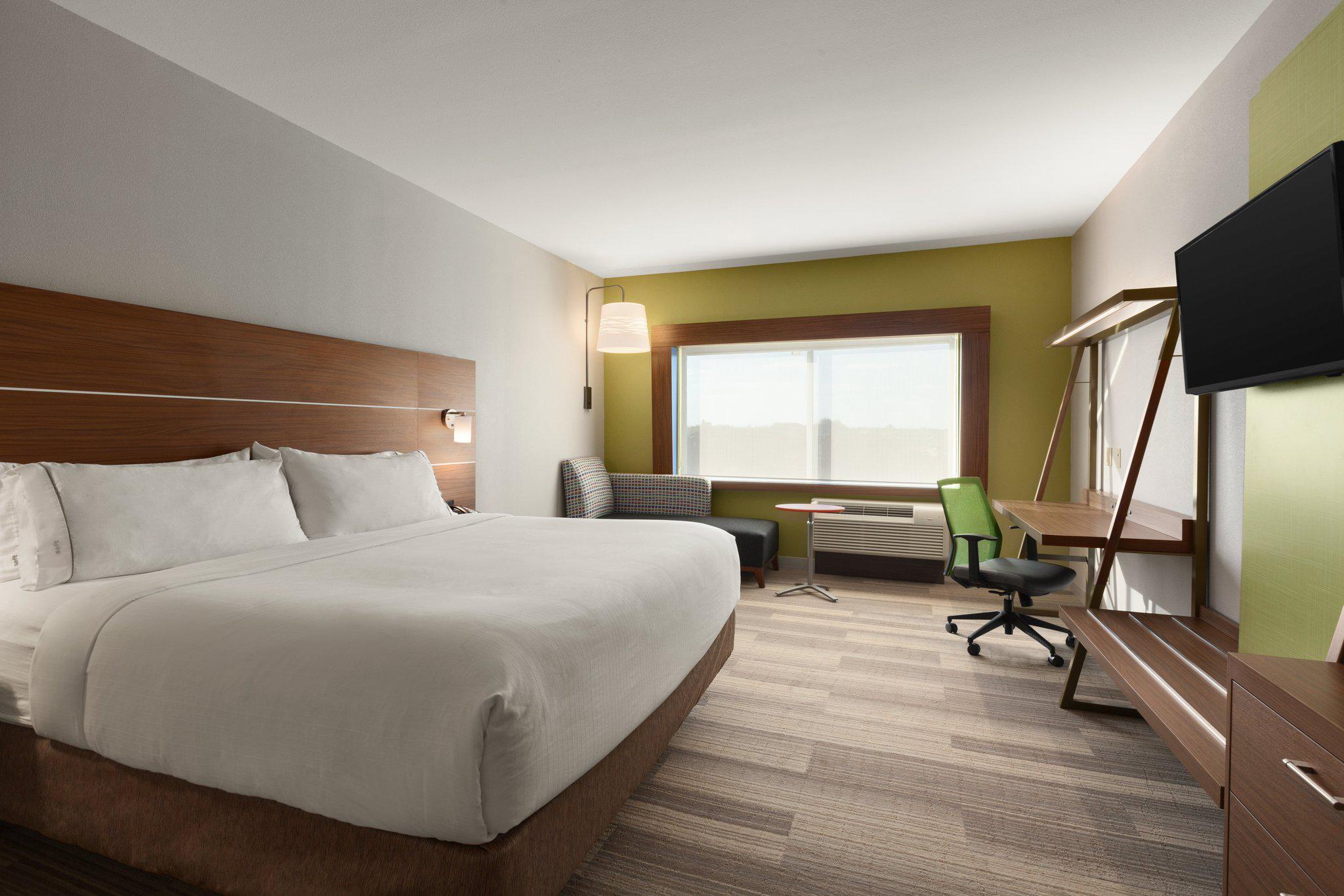 Holiday Inn Express & Suites Edinburg-McAllen Area Photo