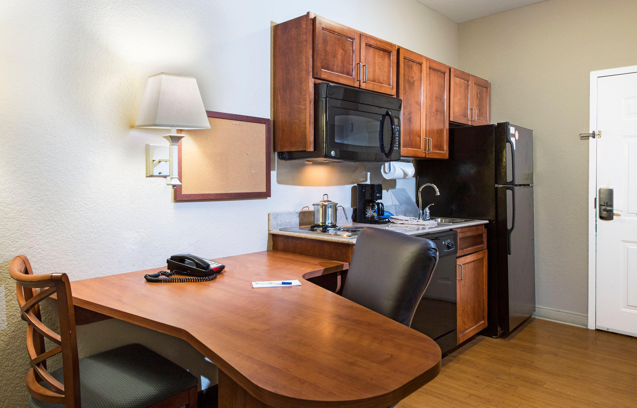 Candlewood Suites Macon Photo