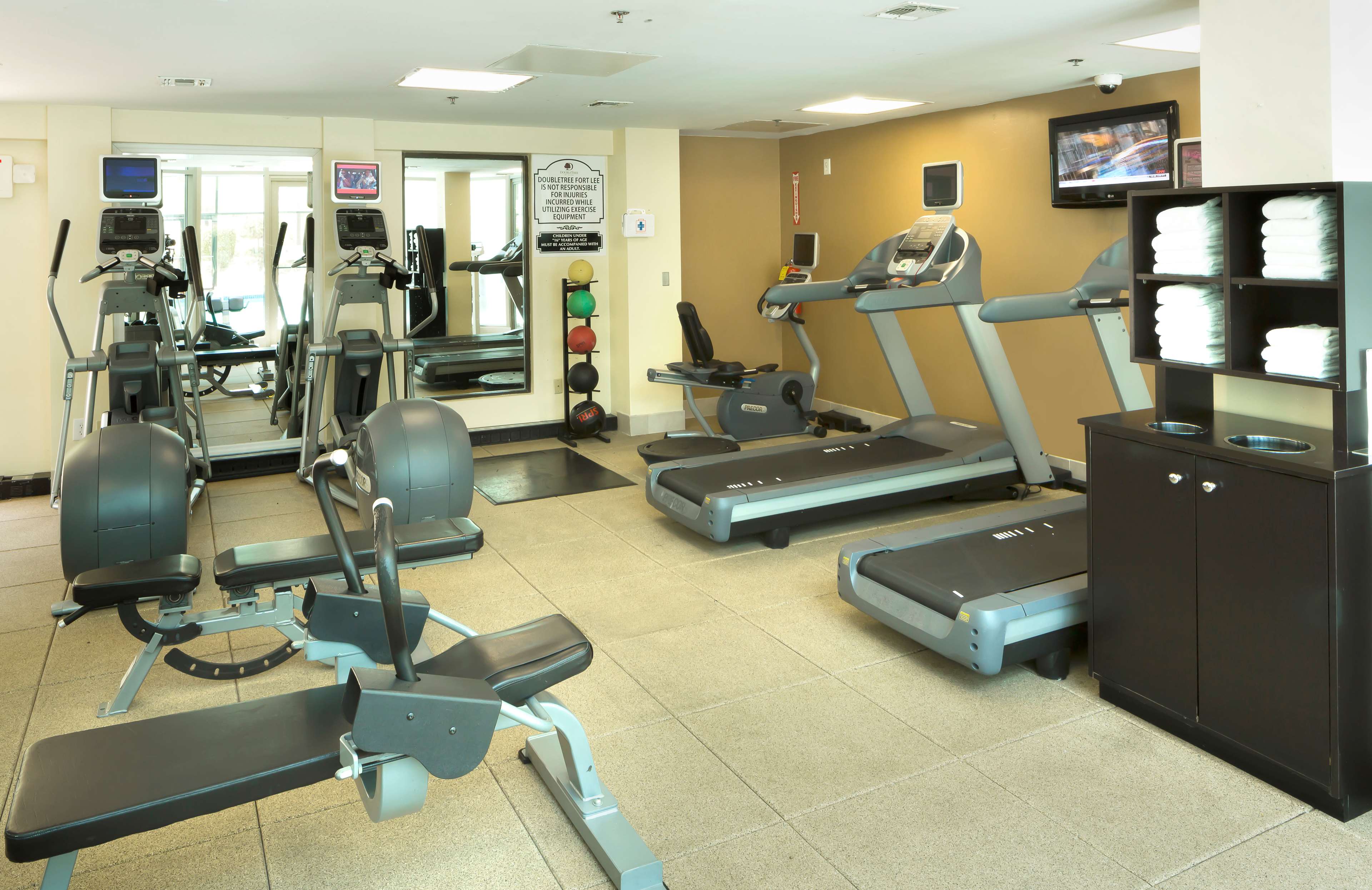 DoubleTree by Hilton Hotel Fort Lee Washington Bridge Fort Lee, NJ Business Page